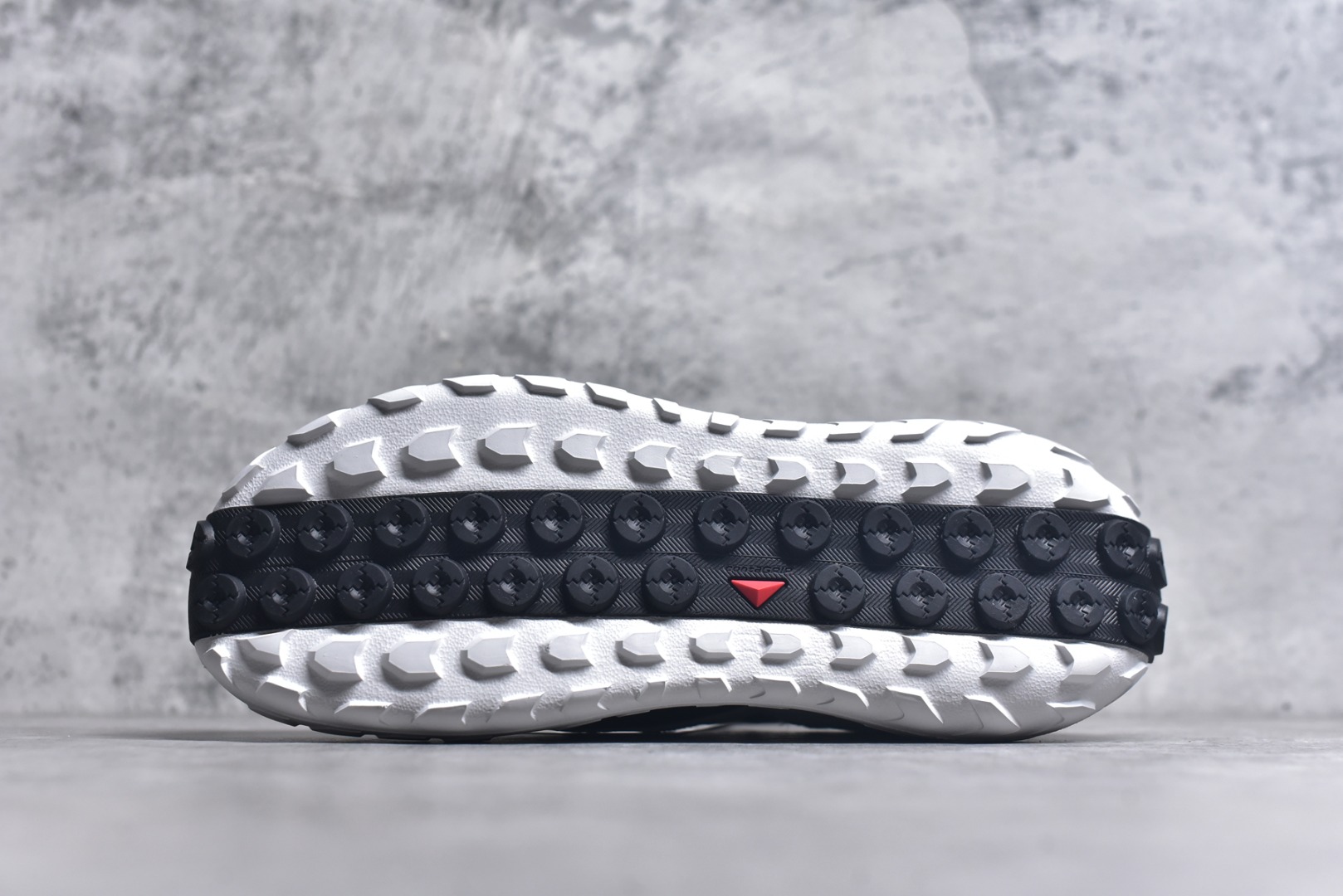 图片[6]-#SALOMON 萨洛蒙solamphibian新款春夏季户外溯溪涉水轮胎鞋 这款鞋具备水陆两栖功能，采用厚底设计，增强舒适度和抓地力。鞋面由织物网眼布和合成革拼接，具有优良的透气性和强度。后跟处的卡扣式松紧带和快速系带系统提供个性化贴合，确保穿着舒适。 货号：477002-28 尺码：36 36.5 37.5 38 38.5 39 40 40.5 41 42 42.5 43 44 45 46-选品中心