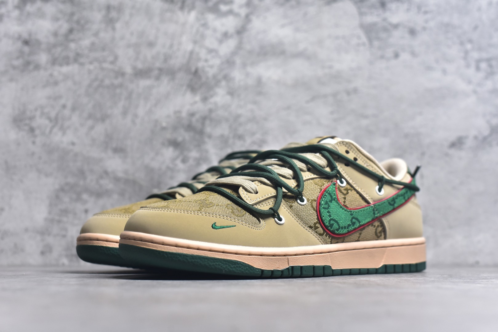 图片[2]-#Nike SB Dunk Low Gucci联名 绑带绿勾勾 周年高端定制 低帮休闲板鞋 DM6868-087 #定制鞋盒 大厂纯原品质出货 超高清洁度 皮料切割干净无任何毛边 细节完美 尺码：36 36.5 37.5 38 38.5 39 40 40.5 41 42 42.5 43 44 44.5 45 9.E5-选品中心