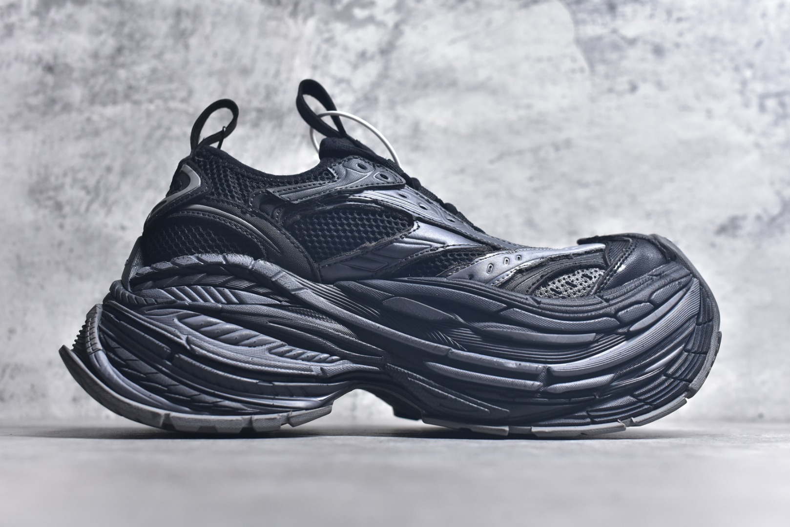 图片[3]-#Balenciaga巴黎世家 Platform 厚底系带老爹鞋 XA纯原生产线出品独家工艺 夸张鞋型 超厚鞋底 同步原鞋 用一双「旧鞋」传递复古感 后侧板翘起的鞋头 则展示了 Demna 在结构上的未来构想 原装大盒从里到外一切百分百还原官方配置 区别市面所有版本 一切细节高端还原 欢迎挑刺 碾压一切版本 货号：821137 WPLTF 10111633 尺码：35 36 37 38 39 40 41 42 43 44 45 46 (偏大一码）-选品中心
