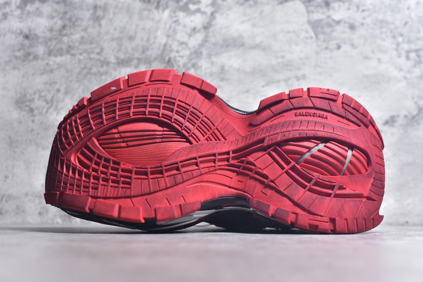 图片[6]-#Balenciaga巴黎世家 Platform 厚底系带 老爹鞋 17代黑白红 灰红 XA纯原生产线出品独家工艺 夸张鞋型 超厚鞋底 同步原鞋 用一双「旧鞋」传递复古感 后侧板、翘起的鞋头 则展示了 Demna 在结构上的未来构想 原装大盒从里到外一切百分百还原官方配置，区别市面所有版本，一切细节高端还原 ，欢迎挑刺 ，碾压一切版本 货号：821137 WPLTF 1160 尺码：35 36 37 38 39 40 41 42 43 44 45 46 (偏大一码）-选品中心