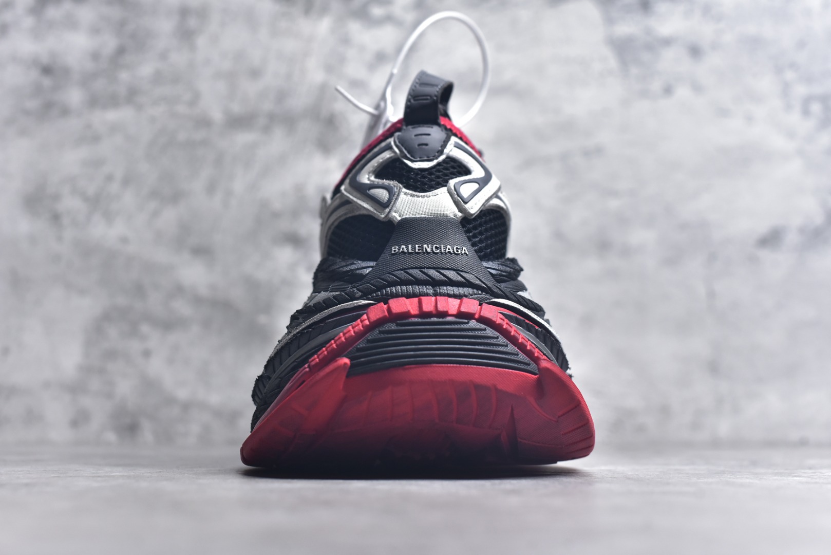图片[5]-#Balenciaga巴黎世家 Platform 厚底系带 老爹鞋 17代黑白红 灰红 XA纯原生产线出品独家工艺 夸张鞋型 超厚鞋底 同步原鞋 用一双「旧鞋」传递复古感 后侧板、翘起的鞋头 则展示了 Demna 在结构上的未来构想 原装大盒从里到外一切百分百还原官方配置，区别市面所有版本，一切细节高端还原 ，欢迎挑刺 ，碾压一切版本 货号：821137 WPLTF 1160 尺码：35 36 37 38 39 40 41 42 43 44 45 46 (偏大一码）-选品中心