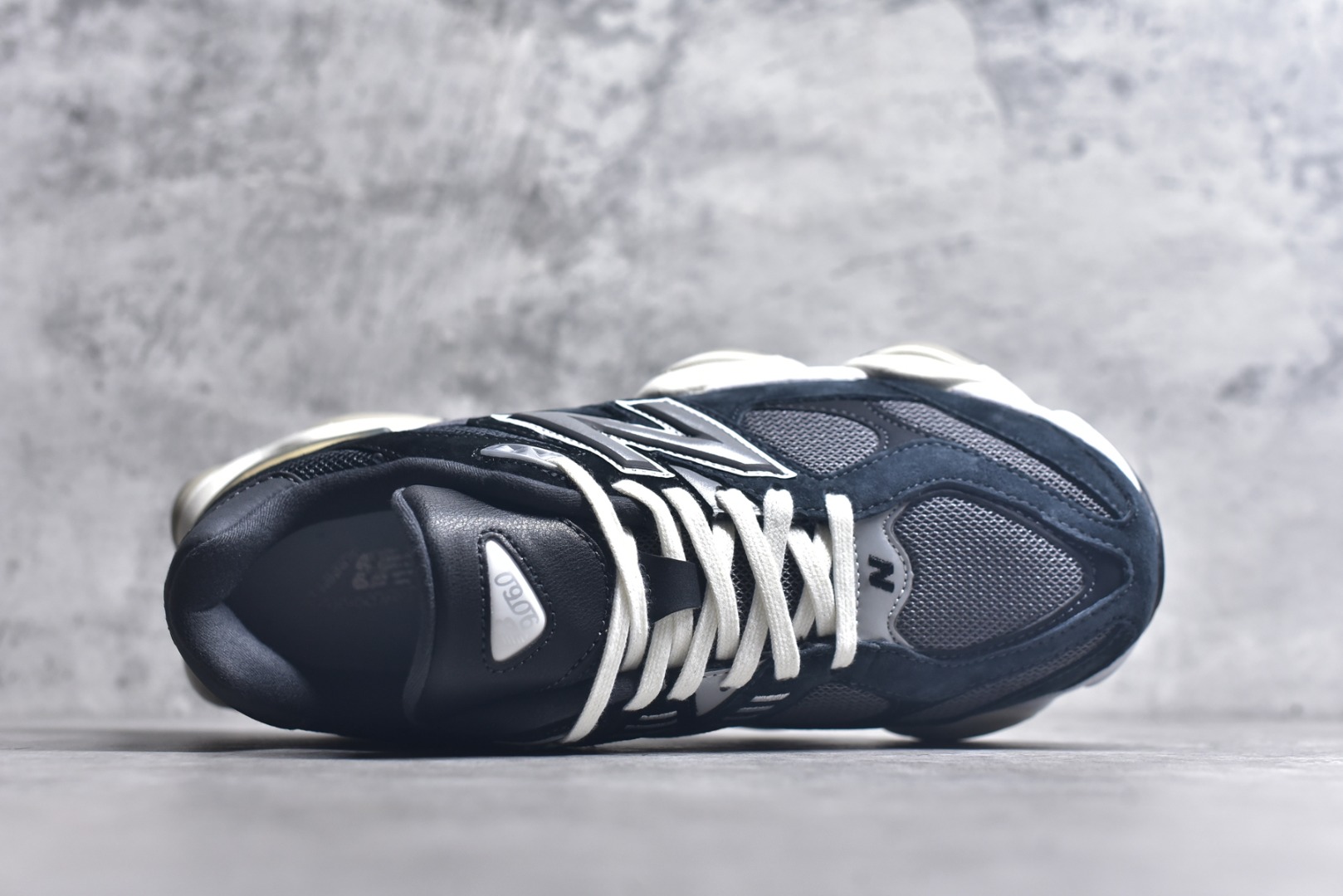 图片[4]-#New Balance NB9060 联名款 复古休闲运动慢跑鞋 粉棕色U9060BLC 全套原楦原纸板原厂数据开发 进口三明治网面 原装进口翻毛皮料正确绒感卡色 正确中底拉帮中底网布细节 原厂标裁 带紫光防伪 定制后跟透明水晶模块 冲裁组合 大底贴合程度胶水上色把控完美 整洁度挑战全网艺术家 多道序QC把关品质完善 匠心打造 耗时两个月开发完成 工艺极其复杂难度可想而知 新开独立私模大底 全网唯一正确六层组合大底 高端零售专供产物 尺码：36 37 37.5 38 38.5 39 40 40.5 41 42 42.5 43 44 45 46.5-选品中心