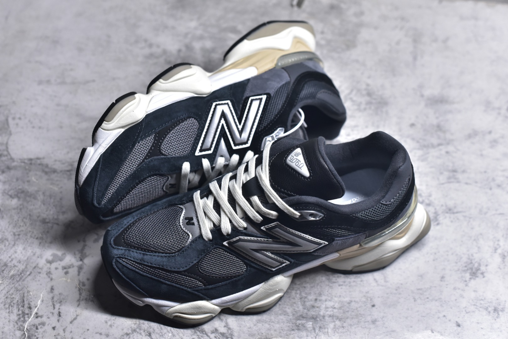 图片[7]-#New Balance NB9060 联名款 复古休闲运动慢跑鞋 粉棕色U9060BLC 全套原楦原纸板原厂数据开发 进口三明治网面 原装进口翻毛皮料正确绒感卡色 正确中底拉帮中底网布细节 原厂标裁 带紫光防伪 定制后跟透明水晶模块 冲裁组合 大底贴合程度胶水上色把控完美 整洁度挑战全网艺术家 多道序QC把关品质完善 匠心打造 耗时两个月开发完成 工艺极其复杂难度可想而知 新开独立私模大底 全网唯一正确六层组合大底 高端零售专供产物 尺码：36 37 37.5 38 38.5 39 40 40.5 41 42 42.5 43 44 45 46.5-选品中心