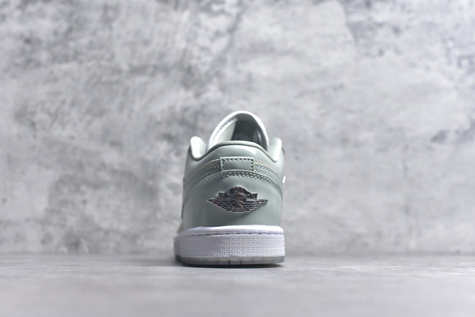 图片[5]-#Air Jordan AJ1 Low 低帮 浅绿HF4078-100 终端优势供应 市面中低帮最具代表性版本没有之一 口碑大厂出品 品控大底版型不断改良更新 全套原纸板楦头开发 确保原汁原味 完美呈现版型 完美零毛边处理 原厂内置全掌气垫 价格定位良心 平台专用代工流水线出品 一眼公司既视感 拿到手的一瞬间就与众不同 碾压市面所有版本 全部原鞋开发 每一个配色都会采购原鞋确认细节 打破市面看图做货无好货之说 尺码：35.5 36 36.5 37.5 38 38.5 39 40 40.5 41 42 42.5 43 44 44.5 45 46-选品中心