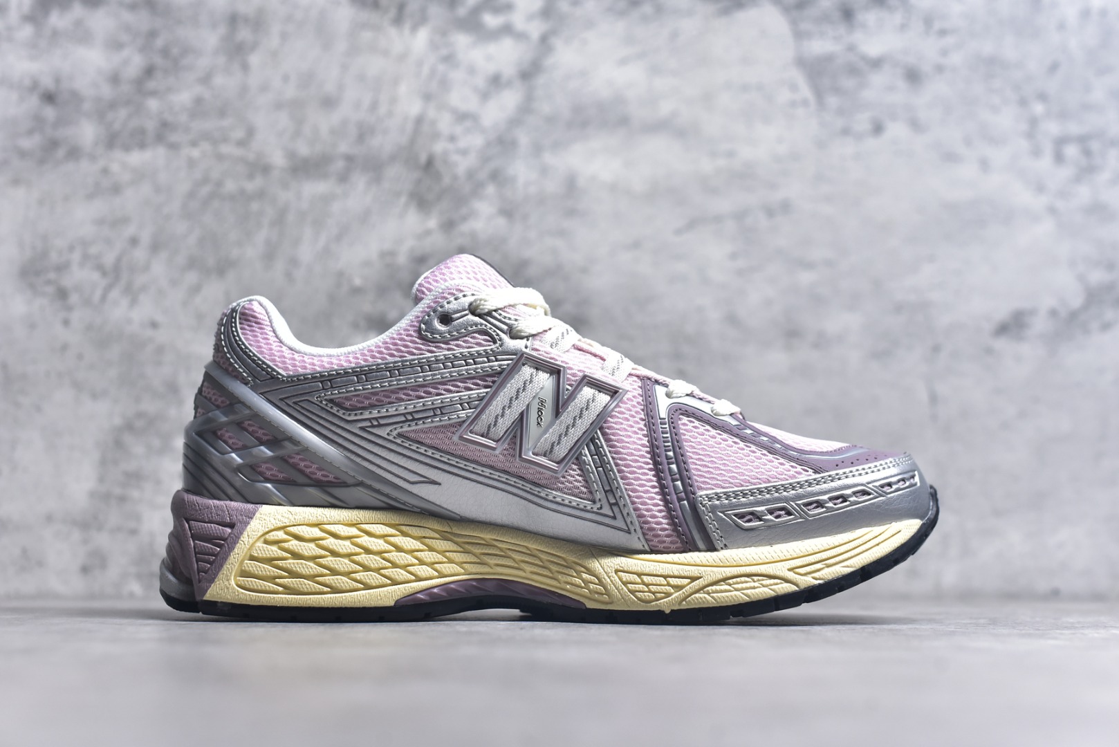 图片[3]-#New Balance 1906系列复古老爹风休闲运动慢跑鞋 #采用轻质牛剖革拼接透气网眼衬垫织物鞋面材质 T-Beam大底提供足步弓支撑，保持步态稳定 后跟搭载外露缓震胶 货号：U1906RNF 尺码：36 37 37.5 38 38.5 39 40 40.5 41 42 42.5 43 44 44.5 45 46.5-选品中心