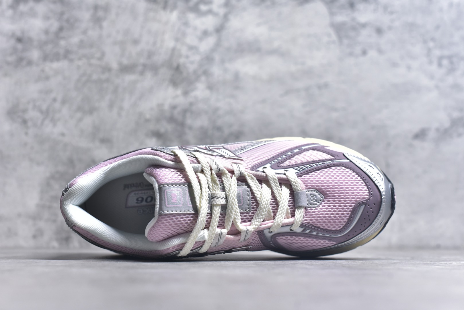 图片[4]-#New Balance 1906系列复古老爹风休闲运动慢跑鞋 #采用轻质牛剖革拼接透气网眼衬垫织物鞋面材质 T-Beam大底提供足步弓支撑，保持步态稳定 后跟搭载外露缓震胶 货号：U1906RNF 尺码：36 37 37.5 38 38.5 39 40 40.5 41 42 42.5 43 44 44.5 45 46.5-选品中心