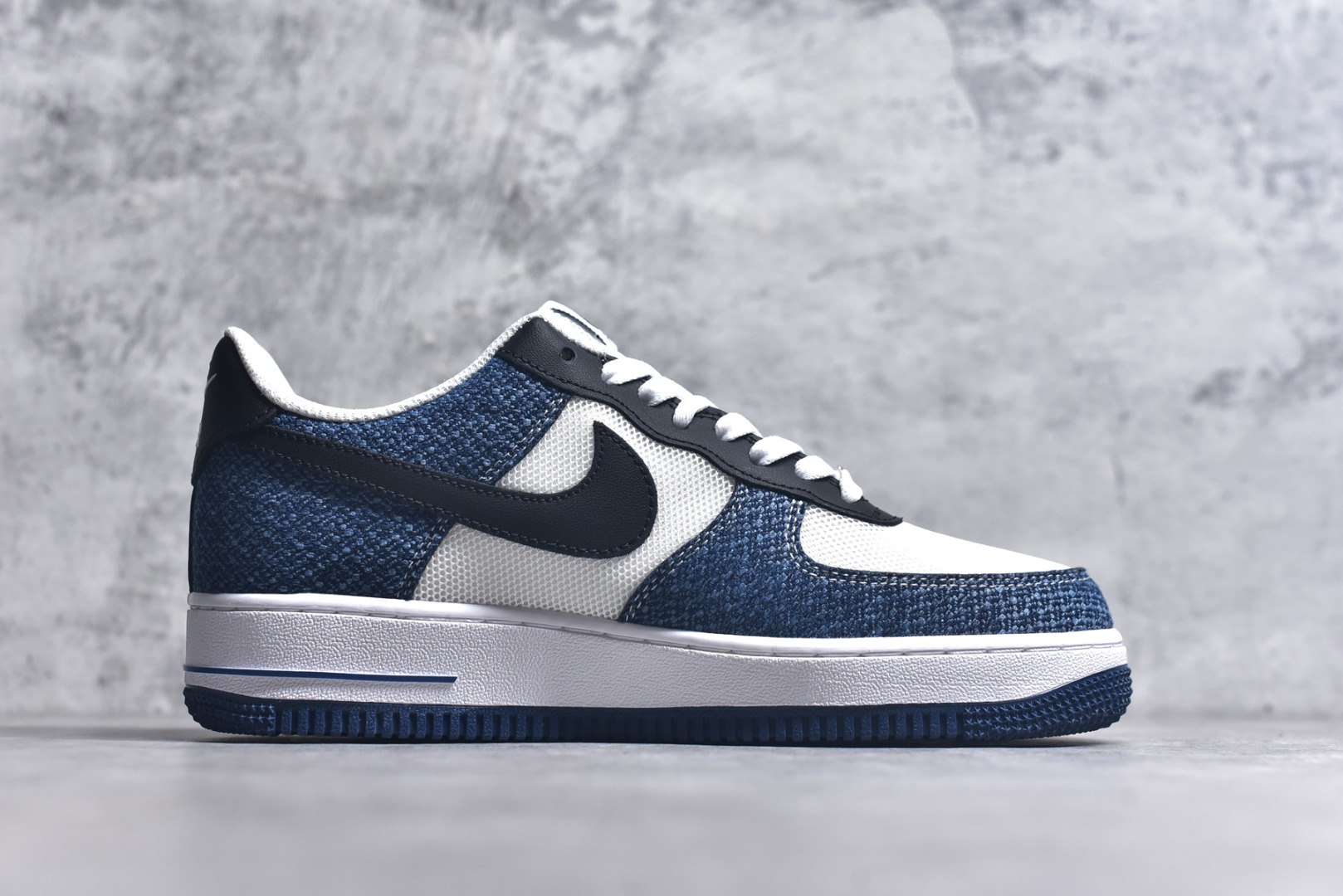 图片[3]-#NK Air Force 1´07 Low 空军一号低帮百搭休闲运动板鞋 ZH0316-089 柔软、弹性十足的缓震性能和出色的中底设计 横跨复古与现代的外型结合 造就出风靡全球 三十多年的Force 1 直到今天还深受青睐 实拍调校N版已经零色差零失真 百分百还原实物色彩所见即所得 不存在货不对板色差等低级问题 选购参考实物拍摄 不混卖不参货 只用心做好货严格选品 承诺混一赔十 尺码：36 36.5 37.5 38 38.5 39 40 40.5 41 42 42.5 43 44 44.5 45-选品中心
