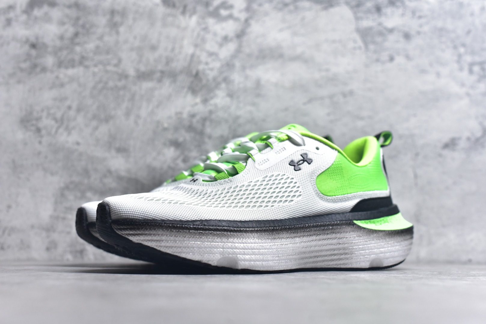 图片[2]-#Under Armour Infinite Elite 2 安德玛舒适防滑耐磨低帮越野短跑跑步鞋 Under Armour成立于1996年，创办者是前马里兰橄榄球明星KevinPlank。在美国，提到Under Armour，必然会想起高端和专业的运动装备，Under Armour 逐渐成为“专业”的代名词。Under Armour在专业运动装备领域达到了一定高度，可以说是专业运动装备的优选。实拍调校N版已经零色差零失真 百分百还原实物色彩所见即所得 不存在货不对板色差等低级问题 选购参考实物拍摄 不混卖不参货 只用心做好货严格选品 承诺混一赔十 尺码：36-45 不含半码-选品中心