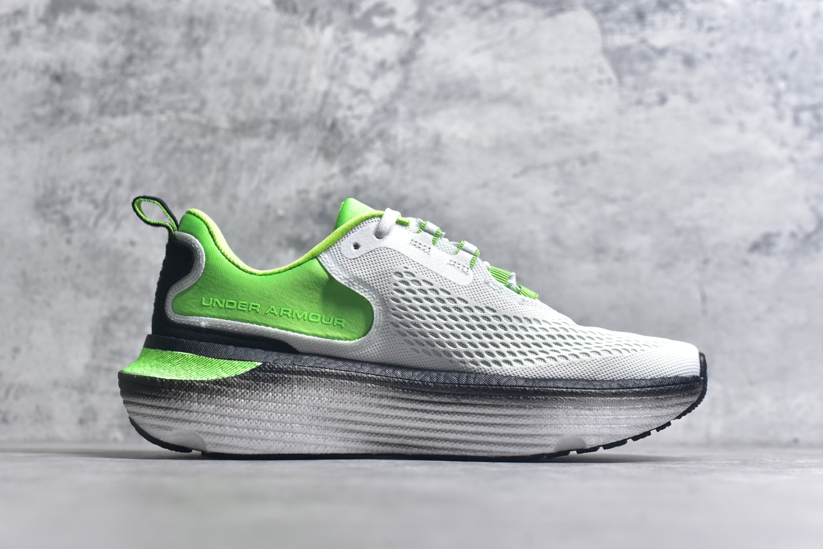 图片[3]-#Under Armour Infinite Elite 2 安德玛舒适防滑耐磨低帮越野短跑跑步鞋 Under Armour成立于1996年，创办者是前马里兰橄榄球明星KevinPlank。在美国，提到Under Armour，必然会想起高端和专业的运动装备，Under Armour 逐渐成为“专业”的代名词。Under Armour在专业运动装备领域达到了一定高度，可以说是专业运动装备的优选。实拍调校N版已经零色差零失真 百分百还原实物色彩所见即所得 不存在货不对板色差等低级问题 选购参考实物拍摄 不混卖不参货 只用心做好货严格选品 承诺混一赔十 尺码：36-45 不含半码-选品中心