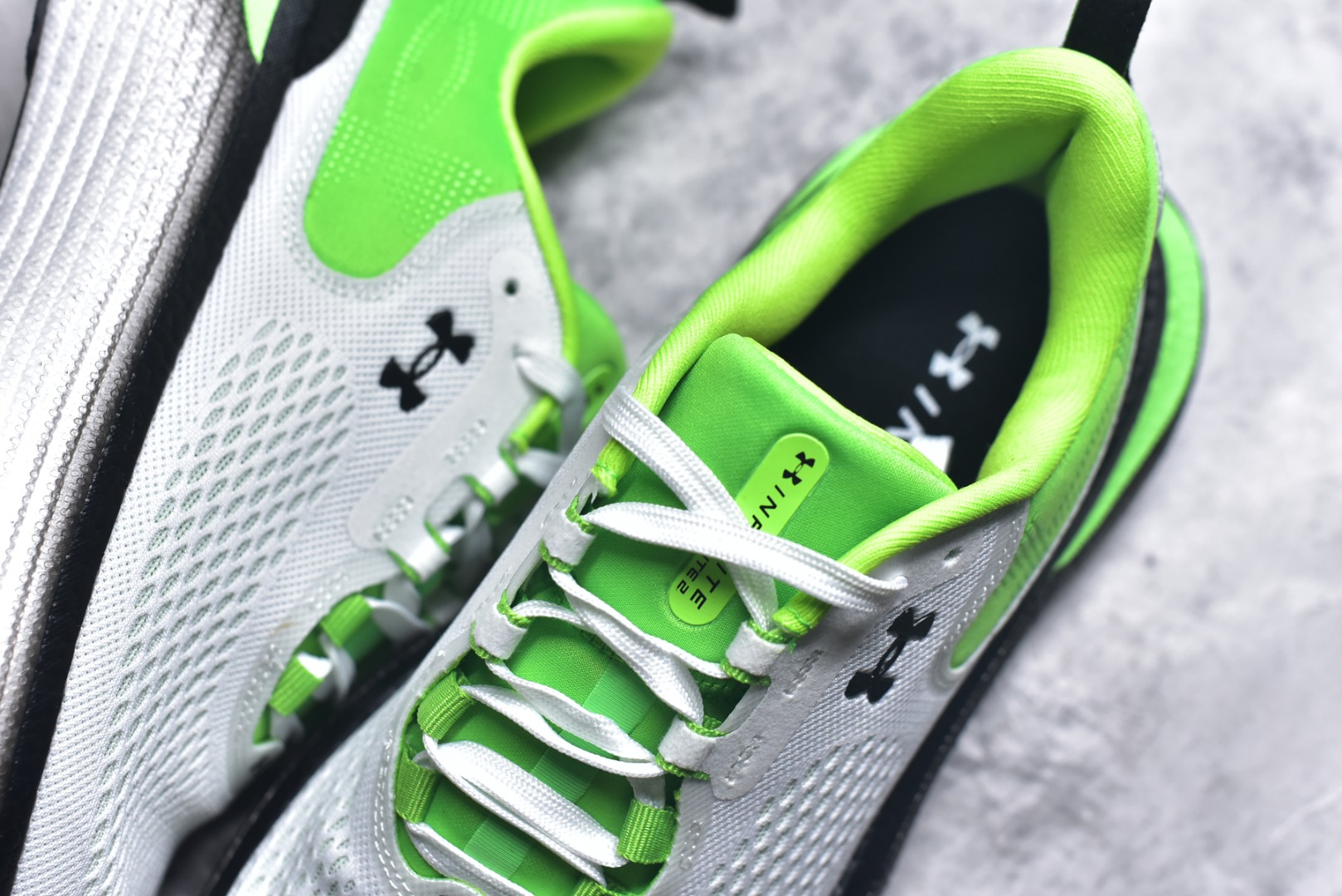图片[9]-#Under Armour Infinite Elite 2 安德玛舒适防滑耐磨低帮越野短跑跑步鞋 Under Armour成立于1996年，创办者是前马里兰橄榄球明星KevinPlank。在美国，提到Under Armour，必然会想起高端和专业的运动装备，Under Armour 逐渐成为“专业”的代名词。Under Armour在专业运动装备领域达到了一定高度，可以说是专业运动装备的优选。实拍调校N版已经零色差零失真 百分百还原实物色彩所见即所得 不存在货不对板色差等低级问题 选购参考实物拍摄 不混卖不参货 只用心做好货严格选品 承诺混一赔十 尺码：36-45 不含半码-选品中心