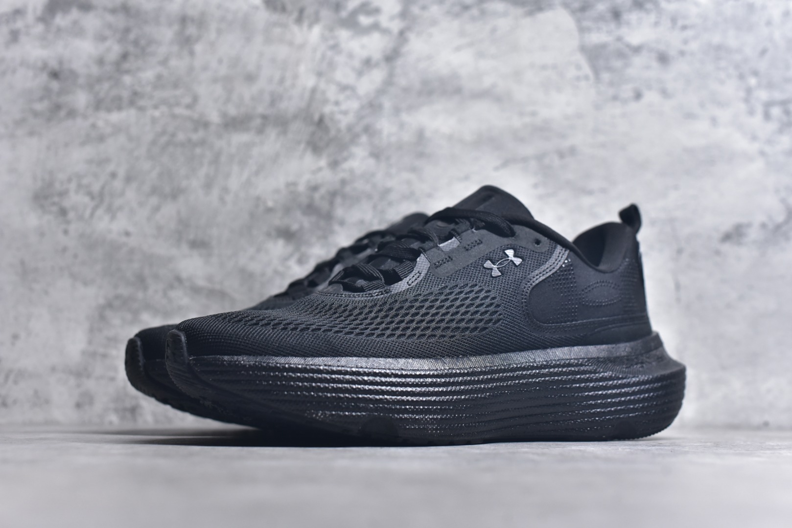 图片[2]-#Under Armour Infinite Elite 2 安德玛舒适防滑耐磨低帮越野短跑跑步鞋 Under Armour成立于1996年，创办者是前马里兰橄榄球明星KevinPlank。在美国，提到Under Armour，必然会想起高端和专业的运动装备，Under Armour 逐渐成为“专业”的代名词。Under Armour在专业运动装备领域达到了一定高度，可以说是专业运动装备的优选。实拍调校N版已经零色差零失真 百分百还原实物色彩所见即所得 不存在货不对板色差等低级问题 选购参考实物拍摄 不混卖不参货 只用心做好货严格选品 承诺混一赔十 尺码：36-45 不含半码-选品中心