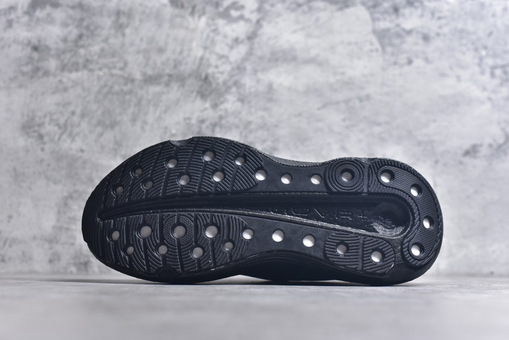 图片[6]-#Under Armour Infinite Elite 2 安德玛舒适防滑耐磨低帮越野短跑跑步鞋 Under Armour成立于1996年，创办者是前马里兰橄榄球明星KevinPlank。在美国，提到Under Armour，必然会想起高端和专业的运动装备，Under Armour 逐渐成为“专业”的代名词。Under Armour在专业运动装备领域达到了一定高度，可以说是专业运动装备的优选。实拍调校N版已经零色差零失真 百分百还原实物色彩所见即所得 不存在货不对板色差等低级问题 选购参考实物拍摄 不混卖不参货 只用心做好货严格选品 承诺混一赔十 尺码：36-45 不含半码-选品中心
