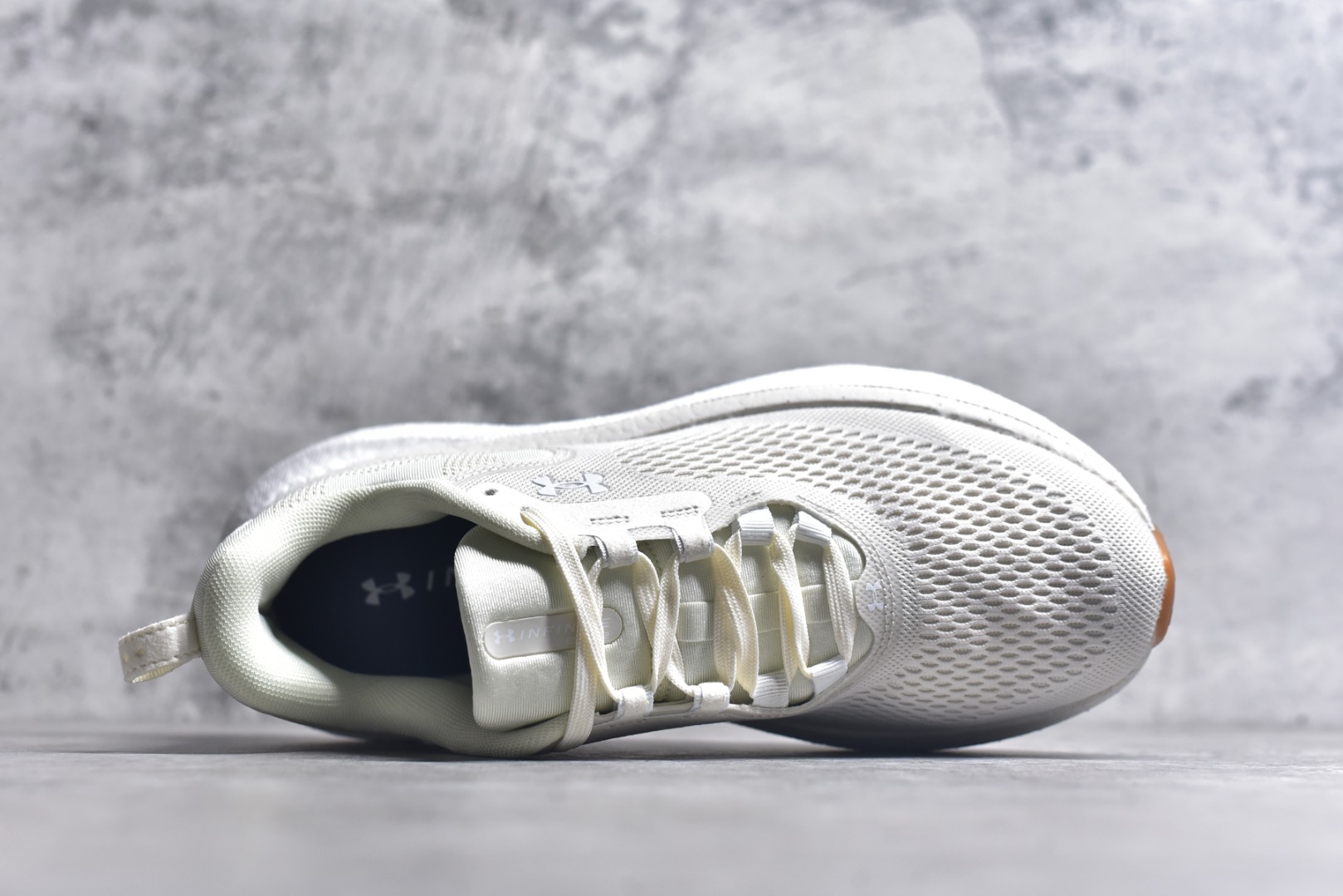 图片[4]-#Under Armour Infinite Elite 2 安德玛舒适防滑耐磨低帮越野短跑跑步鞋 Under Armour成立于1996年，创办者是前马里兰橄榄球明星KevinPlank。在美国，提到Under Armour，必然会想起高端和专业的运动装备，Under Armour 逐渐成为“专业”的代名词。Under Armour在专业运动装备领域达到了一定高度，可以说是专业运动装备的优选。实拍调校N版已经零色差零失真 百分百还原实物色彩所见即所得 不存在货不对板色差等低级问题 选购参考实物拍摄 不混卖不参货 只用心做好货严格选品 承诺混一赔十 尺码：36-45 不含半码-选品中心