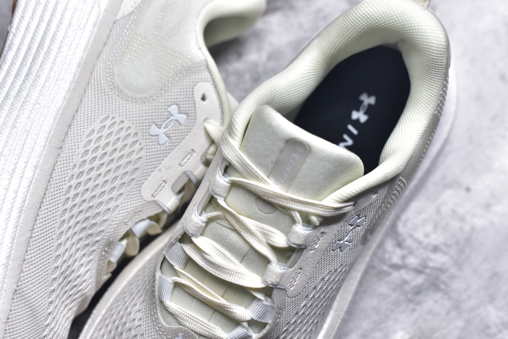 图片[9]-#Under Armour Infinite Elite 2 安德玛舒适防滑耐磨低帮越野短跑跑步鞋 Under Armour成立于1996年，创办者是前马里兰橄榄球明星KevinPlank。在美国，提到Under Armour，必然会想起高端和专业的运动装备，Under Armour 逐渐成为“专业”的代名词。Under Armour在专业运动装备领域达到了一定高度，可以说是专业运动装备的优选。实拍调校N版已经零色差零失真 百分百还原实物色彩所见即所得 不存在货不对板色差等低级问题 选购参考实物拍摄 不混卖不参货 只用心做好货严格选品 承诺混一赔十 尺码：36-45 不含半码-选品中心