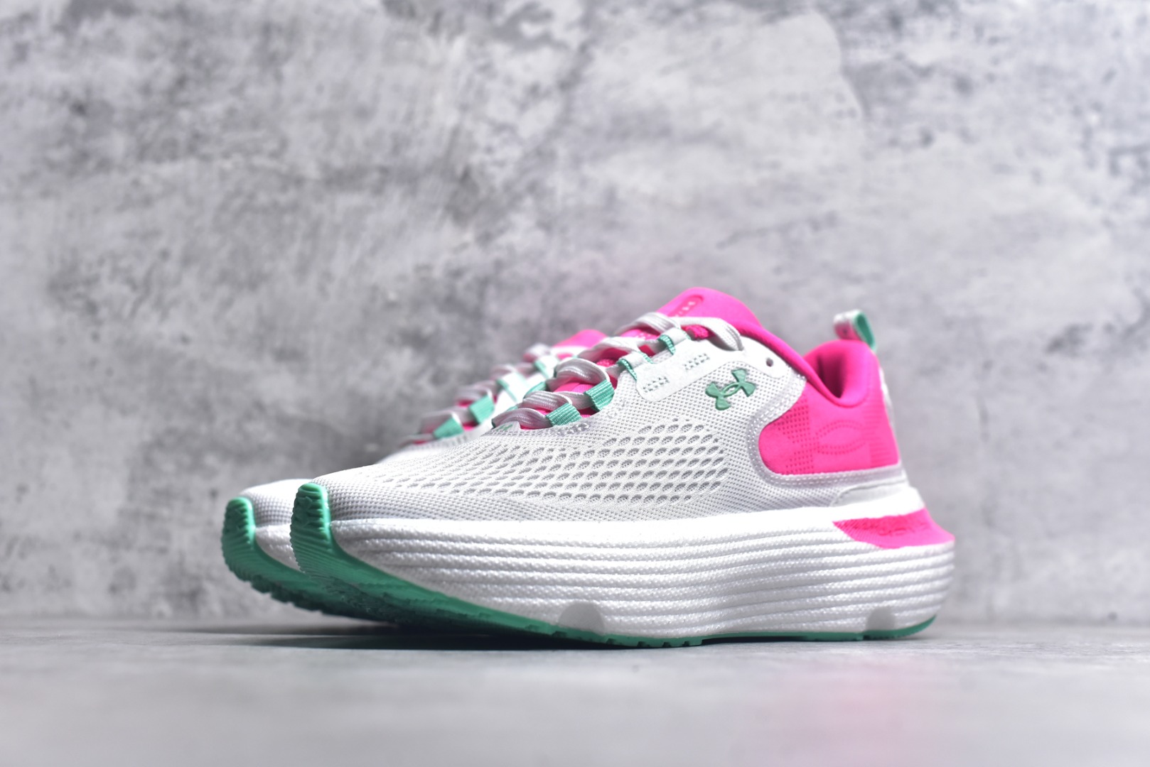 图片[2]-#Under Armour Infinite Elite 2 安德玛舒适防滑耐磨低帮越野短跑跑步鞋 Under Armour成立于1996年，创办者是前马里兰橄榄球明星KevinPlank。在美国，提到Under Armour，必然会想起高端和专业的运动装备，Under Armour 逐渐成为“专业”的代名词。Under Armour在专业运动装备领域达到了一定高度，可以说是专业运动装备的优选。实拍调校N版已经零色差零失真 百分百还原实物色彩所见即所得 不存在货不对板色差等低级问题 选购参考实物拍摄 不混卖不参货 只用心做好货严格选品 承诺混一赔十 尺码：36-40不含半码-选品中心