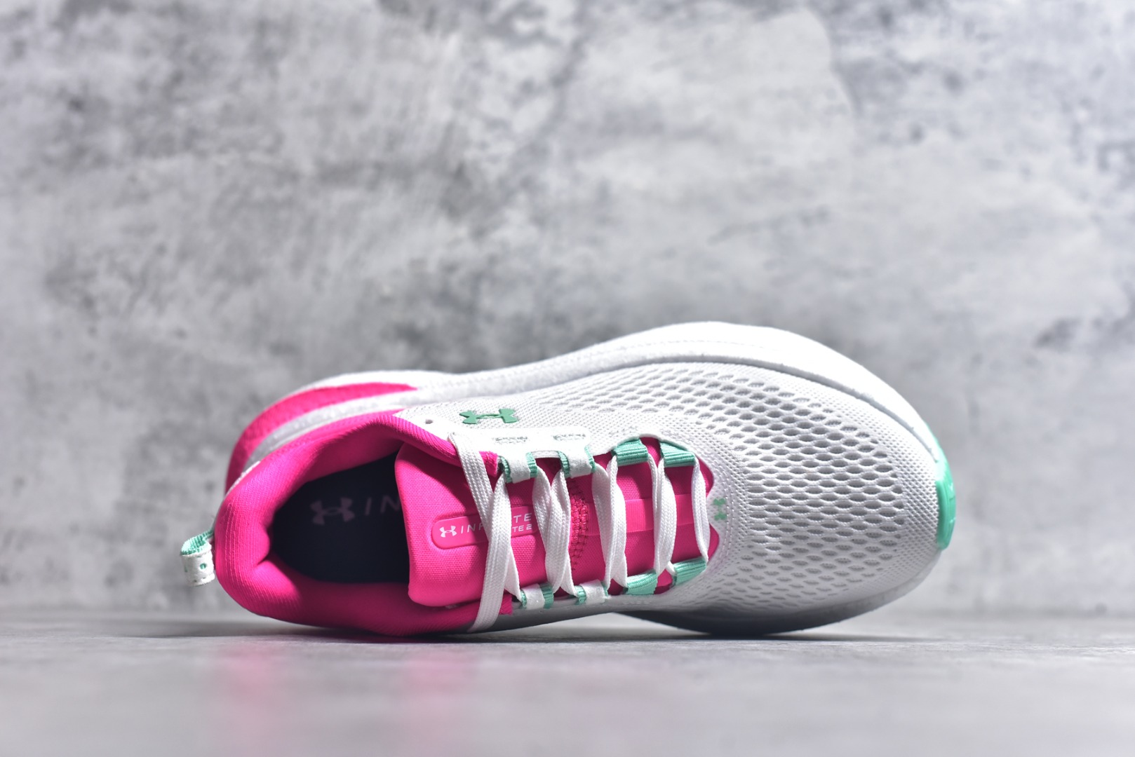 图片[4]-#Under Armour Infinite Elite 2 安德玛舒适防滑耐磨低帮越野短跑跑步鞋 Under Armour成立于1996年，创办者是前马里兰橄榄球明星KevinPlank。在美国，提到Under Armour，必然会想起高端和专业的运动装备，Under Armour 逐渐成为“专业”的代名词。Under Armour在专业运动装备领域达到了一定高度，可以说是专业运动装备的优选。实拍调校N版已经零色差零失真 百分百还原实物色彩所见即所得 不存在货不对板色差等低级问题 选购参考实物拍摄 不混卖不参货 只用心做好货严格选品 承诺混一赔十 尺码：36-40不含半码-选品中心