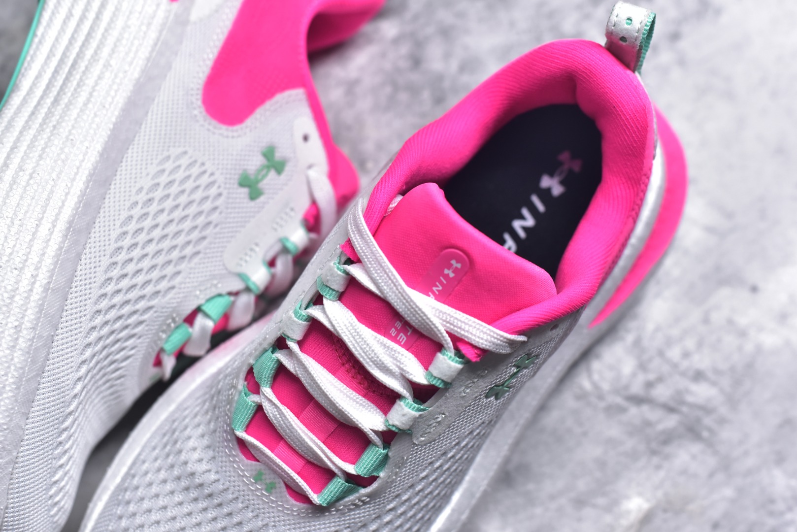 图片[9]-#Under Armour Infinite Elite 2 安德玛舒适防滑耐磨低帮越野短跑跑步鞋 Under Armour成立于1996年，创办者是前马里兰橄榄球明星KevinPlank。在美国，提到Under Armour，必然会想起高端和专业的运动装备，Under Armour 逐渐成为“专业”的代名词。Under Armour在专业运动装备领域达到了一定高度，可以说是专业运动装备的优选。实拍调校N版已经零色差零失真 百分百还原实物色彩所见即所得 不存在货不对板色差等低级问题 选购参考实物拍摄 不混卖不参货 只用心做好货严格选品 承诺混一赔十 尺码：36-40不含半码-选品中心