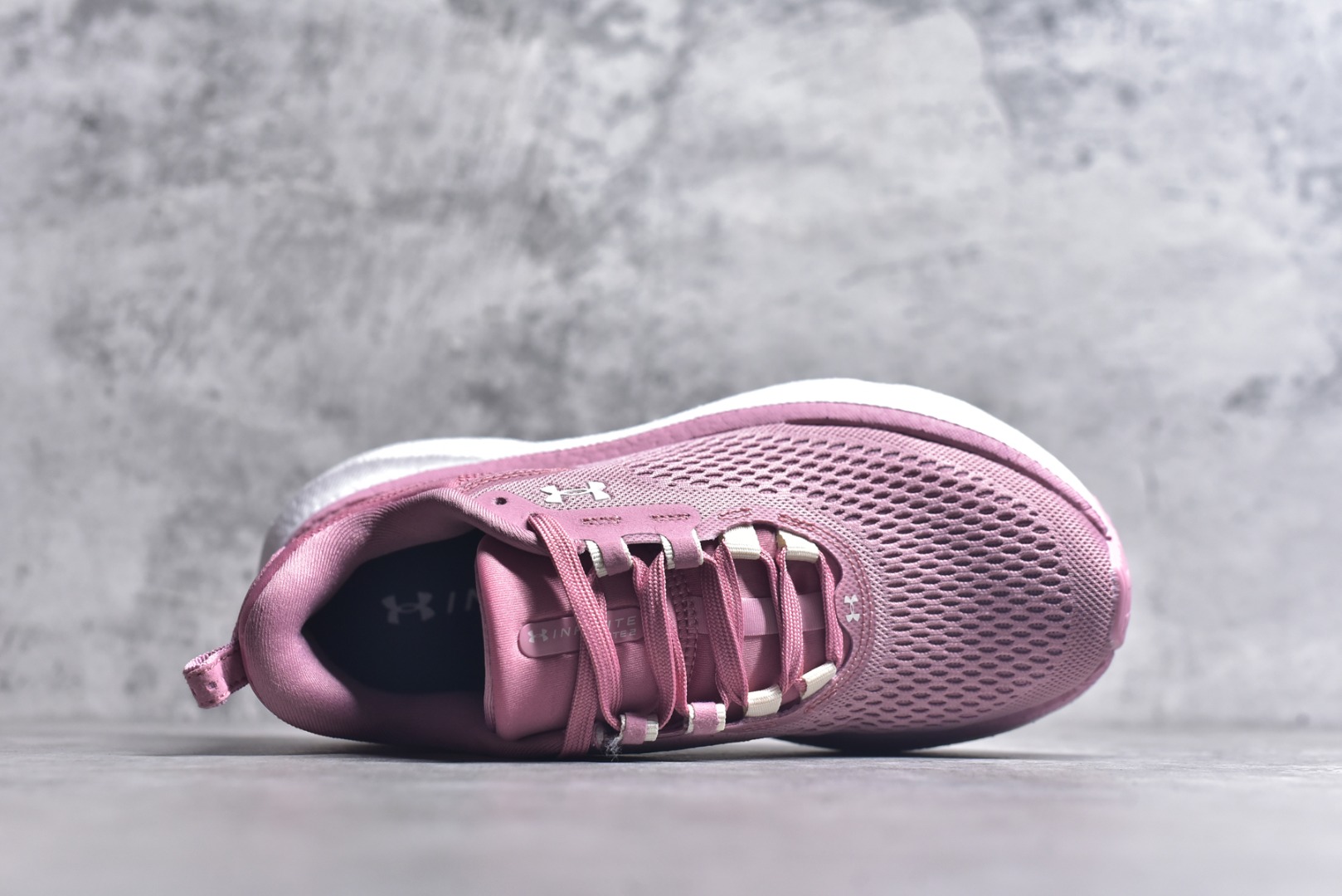 图片[4]-#Under Armour Infinite Elite 2 安德玛舒适防滑耐磨低帮越野短跑跑步鞋 Under Armour成立于1996年，创办者是前马里兰橄榄球明星KevinPlank。在美国，提到Under Armour，必然会想起高端和专业的运动装备，Under Armour 逐渐成为“专业”的代名词。Under Armour在专业运动装备领域达到了一定高度，可以说是专业运动装备的优选。实拍调校N版已经零色差零失真 百分百还原实物色彩所见即所得 不存在货不对板色差等低级问题 选购参考实物拍摄 不混卖不参货 只用心做好货严格选品 承诺混一赔十 尺码：36-40 不含半码-选品中心