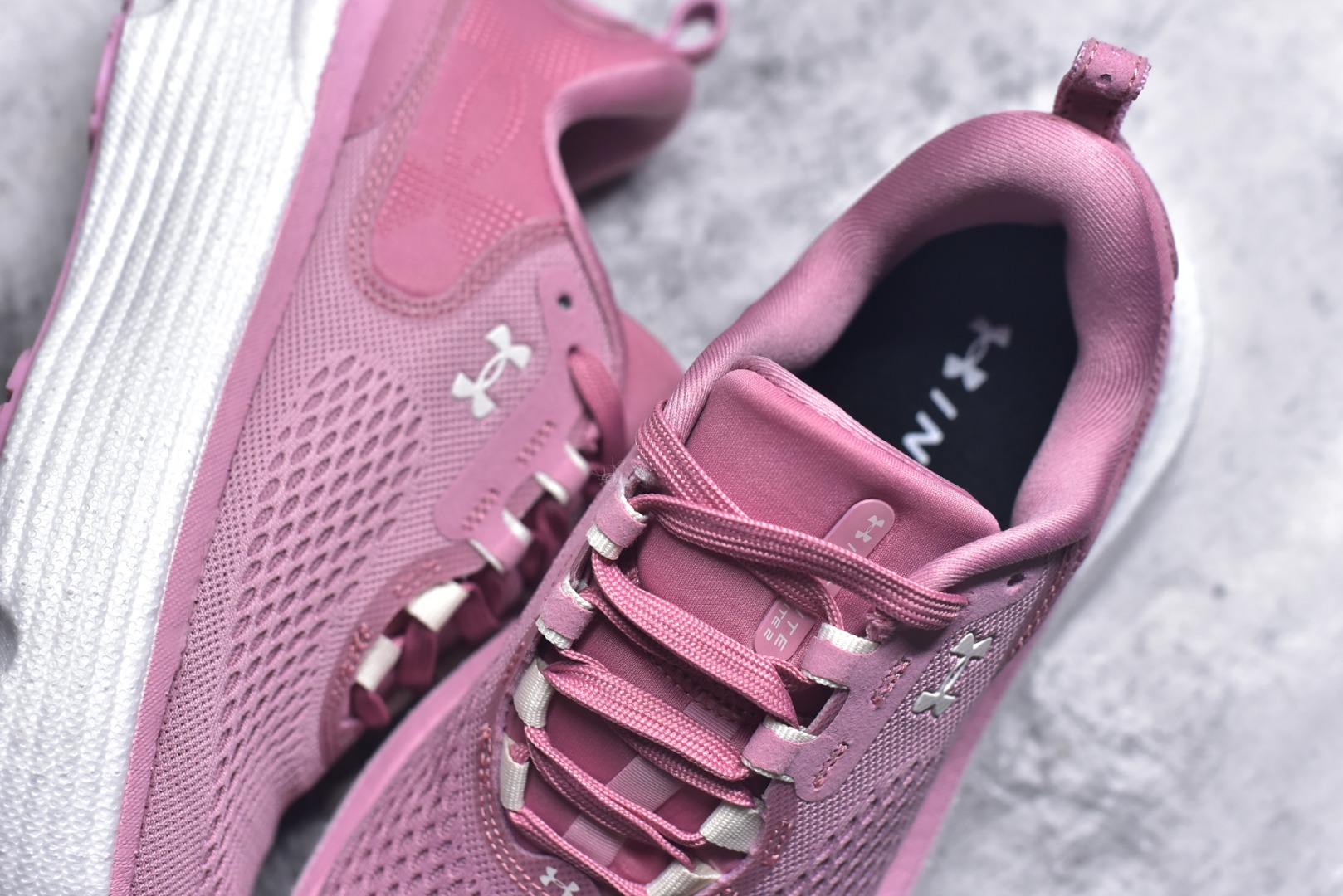 图片[9]-#Under Armour Infinite Elite 2 安德玛舒适防滑耐磨低帮越野短跑跑步鞋 Under Armour成立于1996年，创办者是前马里兰橄榄球明星KevinPlank。在美国，提到Under Armour，必然会想起高端和专业的运动装备，Under Armour 逐渐成为“专业”的代名词。Under Armour在专业运动装备领域达到了一定高度，可以说是专业运动装备的优选。实拍调校N版已经零色差零失真 百分百还原实物色彩所见即所得 不存在货不对板色差等低级问题 选购参考实物拍摄 不混卖不参货 只用心做好货严格选品 承诺混一赔十 尺码：36-40 不含半码-选品中心