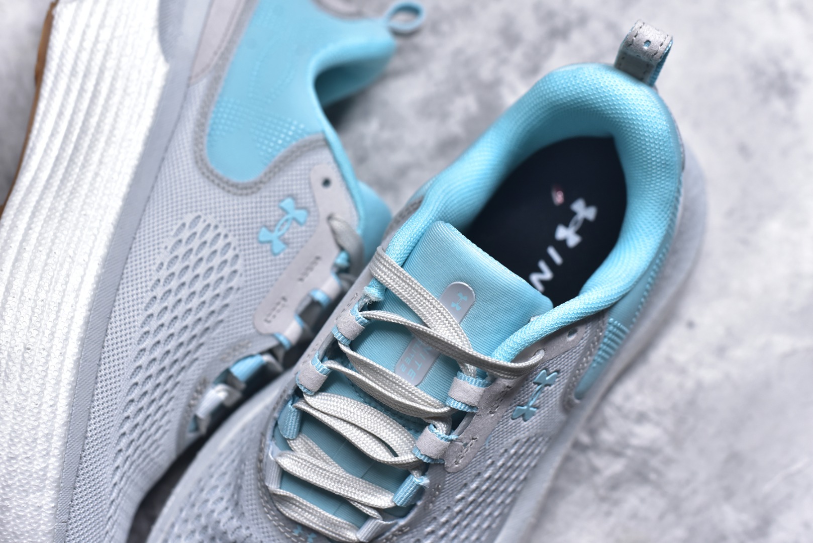 图片[9]-#Under Armour Infinite Elite 2 安德玛舒适防滑耐磨低帮越野短跑跑步鞋 Under Armour成立于1996年，创办者是前马里兰橄榄球明星KevinPlank。在美国，提到Under Armour，必然会想起高端和专业的运动装备，Under Armour 逐渐成为“专业”的代名词。Under Armour在专业运动装备领域达到了一定高度，可以说是专业运动装备的优选。实拍调校N版已经零色差零失真 百分百还原实物色彩所见即所得 不存在货不对板色差等低级问题 选购参考实物拍摄 不混卖不参货 只用心做好货严格选品 承诺混一赔十 尺码：36-40 不含半码-选品中心