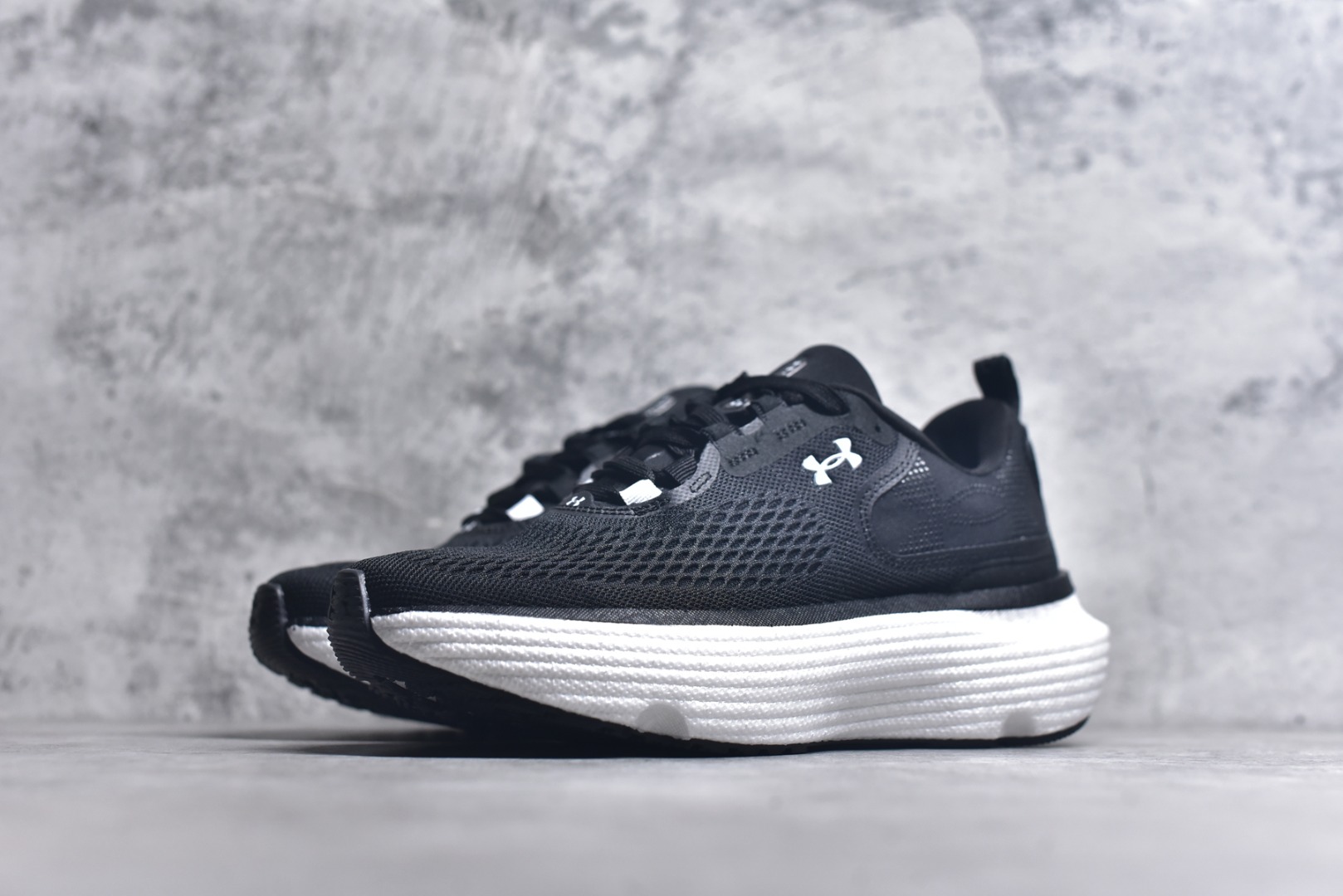 图片[2]-#Under Armour Infinite Elite 2 安德玛舒适防滑耐磨低帮越野短跑跑步鞋 Under Armour成立于1996年，创办者是前马里兰橄榄球明星KevinPlank。在美国，提到Under Armour，必然会想起高端和专业的运动装备，Under Armour 逐渐成为“专业”的代名词。Under Armour在专业运动装备领域达到了一定高度，可以说是专业运动装备的优选。实拍调校N版已经零色差零失真 百分百还原实物色彩所见即所得 不存在货不对板色差等低级问题 选购参考实物拍摄 不混卖不参货 只用心做好货严格选品 承诺混一赔十 尺码：36-45 不含半码-选品中心