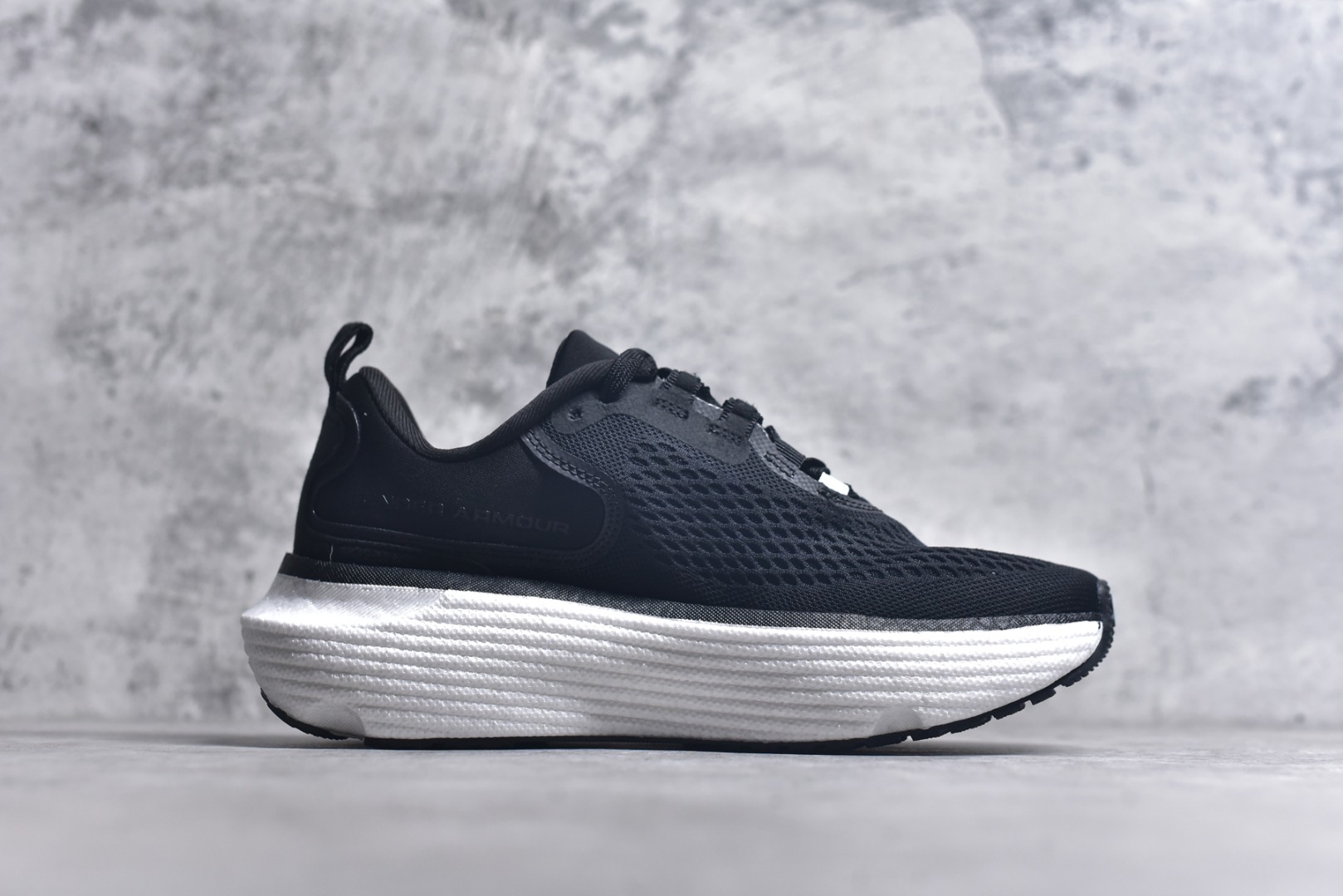 图片[3]-#Under Armour Infinite Elite 2 安德玛舒适防滑耐磨低帮越野短跑跑步鞋 Under Armour成立于1996年，创办者是前马里兰橄榄球明星KevinPlank。在美国，提到Under Armour，必然会想起高端和专业的运动装备，Under Armour 逐渐成为“专业”的代名词。Under Armour在专业运动装备领域达到了一定高度，可以说是专业运动装备的优选。实拍调校N版已经零色差零失真 百分百还原实物色彩所见即所得 不存在货不对板色差等低级问题 选购参考实物拍摄 不混卖不参货 只用心做好货严格选品 承诺混一赔十 尺码：36-45 不含半码-选品中心