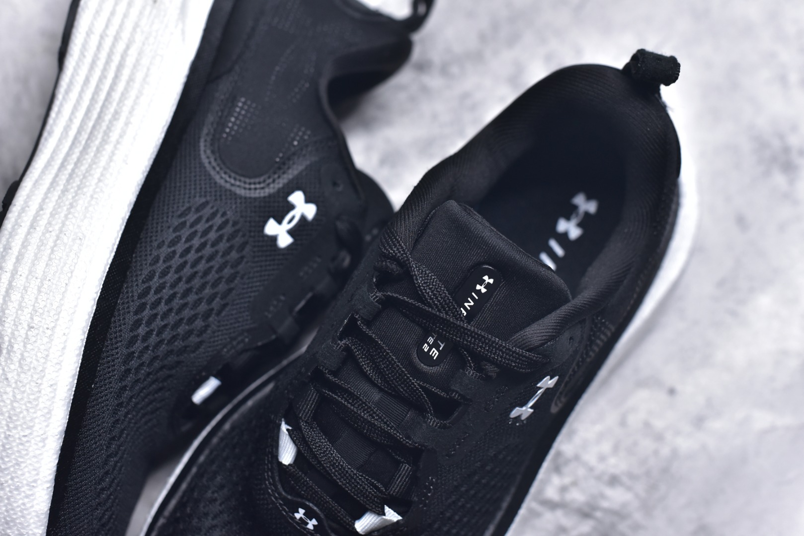 图片[9]-#Under Armour Infinite Elite 2 安德玛舒适防滑耐磨低帮越野短跑跑步鞋 Under Armour成立于1996年，创办者是前马里兰橄榄球明星KevinPlank。在美国，提到Under Armour，必然会想起高端和专业的运动装备，Under Armour 逐渐成为“专业”的代名词。Under Armour在专业运动装备领域达到了一定高度，可以说是专业运动装备的优选。实拍调校N版已经零色差零失真 百分百还原实物色彩所见即所得 不存在货不对板色差等低级问题 选购参考实物拍摄 不混卖不参货 只用心做好货严格选品 承诺混一赔十 尺码：36-45 不含半码-选品中心