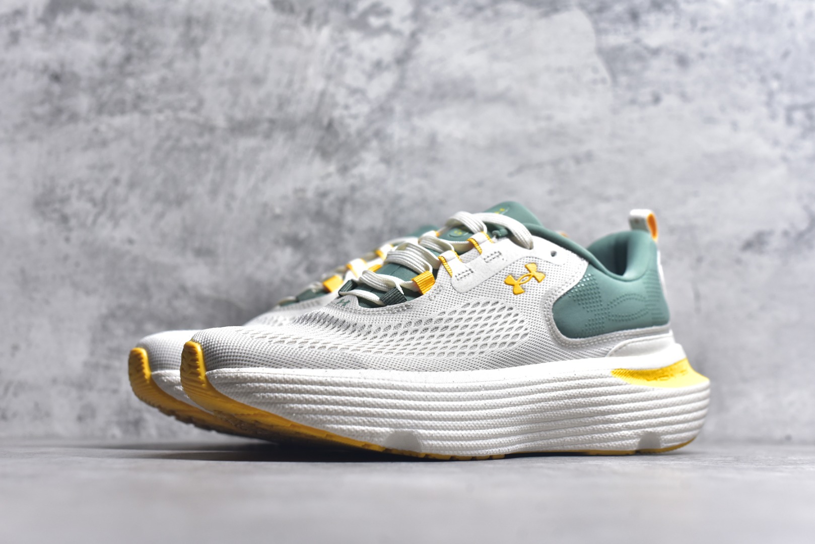 图片[2]-#Under Armour Infinite Elite 2 安德玛舒适防滑耐磨低帮越野短跑跑步鞋 Under Armour成立于1996年，创办者是前马里兰橄榄球明星KevinPlank。在美国，提到Under Armour，必然会想起高端和专业的运动装备，Under Armour 逐渐成为“专业”的代名词。Under Armour在专业运动装备领域达到了一定高度，可以说是专业运动装备的优选。实拍调校N版已经零色差零失真 百分百还原实物色彩所见即所得 不存在货不对板色差等低级问题 选购参考实物拍摄 不混卖不参货 只用心做好货严格选品 承诺混一赔十 尺码：36-45 不含半码-选品中心