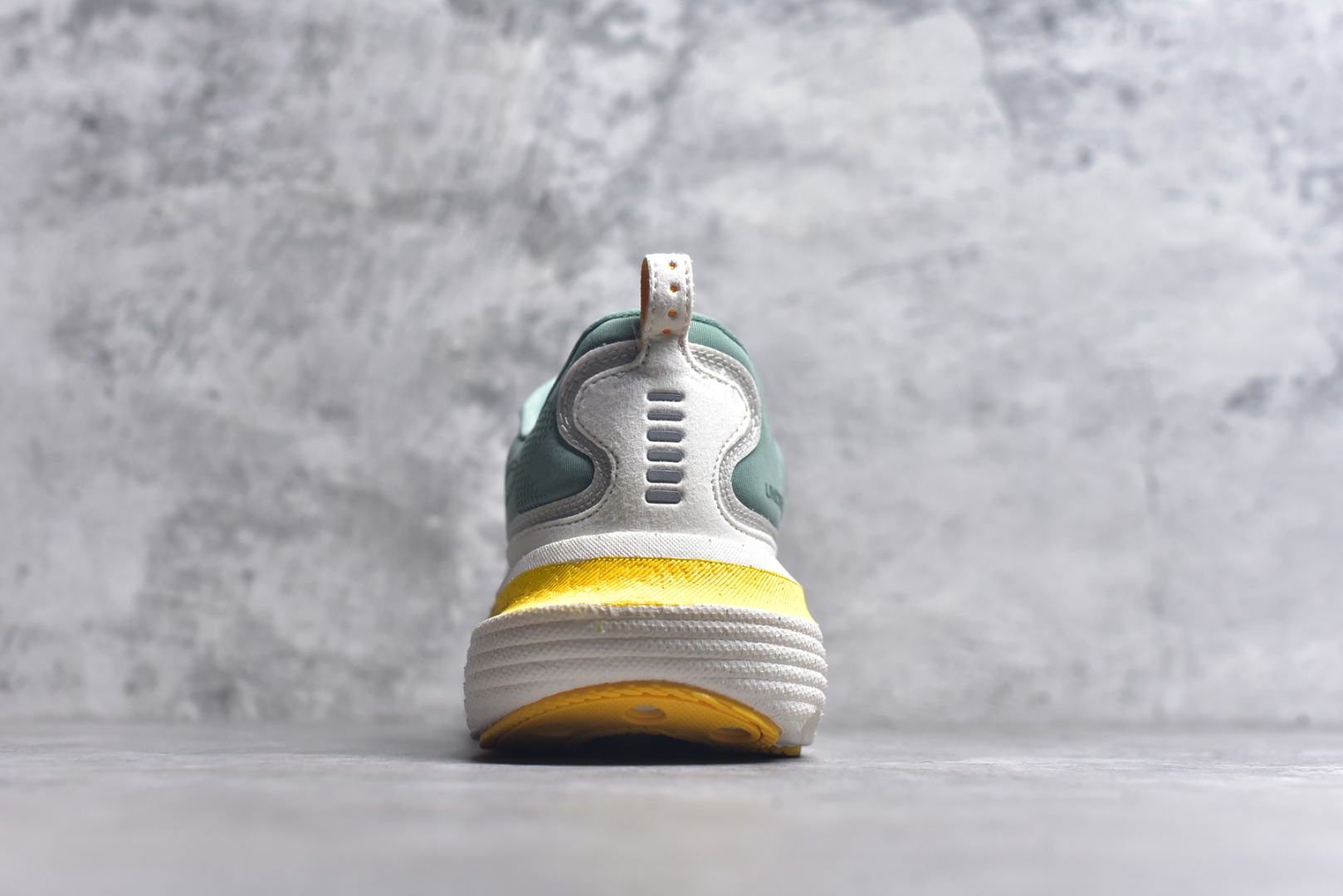 图片[5]-#Under Armour Infinite Elite 2 安德玛舒适防滑耐磨低帮越野短跑跑步鞋 Under Armour成立于1996年，创办者是前马里兰橄榄球明星KevinPlank。在美国，提到Under Armour，必然会想起高端和专业的运动装备，Under Armour 逐渐成为“专业”的代名词。Under Armour在专业运动装备领域达到了一定高度，可以说是专业运动装备的优选。实拍调校N版已经零色差零失真 百分百还原实物色彩所见即所得 不存在货不对板色差等低级问题 选购参考实物拍摄 不混卖不参货 只用心做好货严格选品 承诺混一赔十 尺码：36-45 不含半码-选品中心