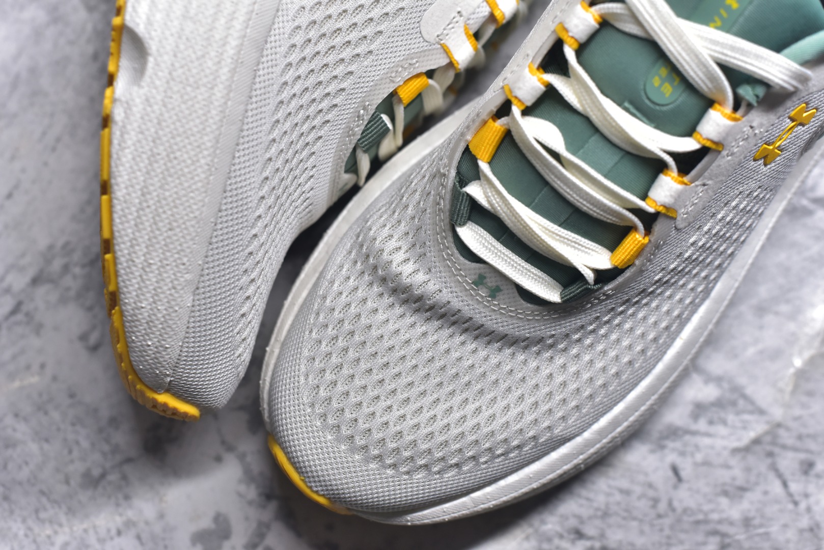 图片[8]-#Under Armour Infinite Elite 2 安德玛舒适防滑耐磨低帮越野短跑跑步鞋 Under Armour成立于1996年，创办者是前马里兰橄榄球明星KevinPlank。在美国，提到Under Armour，必然会想起高端和专业的运动装备，Under Armour 逐渐成为“专业”的代名词。Under Armour在专业运动装备领域达到了一定高度，可以说是专业运动装备的优选。实拍调校N版已经零色差零失真 百分百还原实物色彩所见即所得 不存在货不对板色差等低级问题 选购参考实物拍摄 不混卖不参货 只用心做好货严格选品 承诺混一赔十 尺码：36-45 不含半码-选品中心