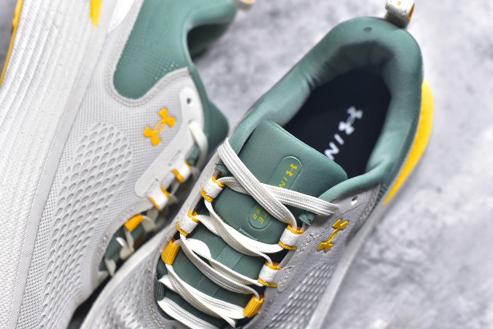 图片[9]-#Under Armour Infinite Elite 2 安德玛舒适防滑耐磨低帮越野短跑跑步鞋 Under Armour成立于1996年，创办者是前马里兰橄榄球明星KevinPlank。在美国，提到Under Armour，必然会想起高端和专业的运动装备，Under Armour 逐渐成为“专业”的代名词。Under Armour在专业运动装备领域达到了一定高度，可以说是专业运动装备的优选。实拍调校N版已经零色差零失真 百分百还原实物色彩所见即所得 不存在货不对板色差等低级问题 选购参考实物拍摄 不混卖不参货 只用心做好货严格选品 承诺混一赔十 尺码：36-45 不含半码-选品中心