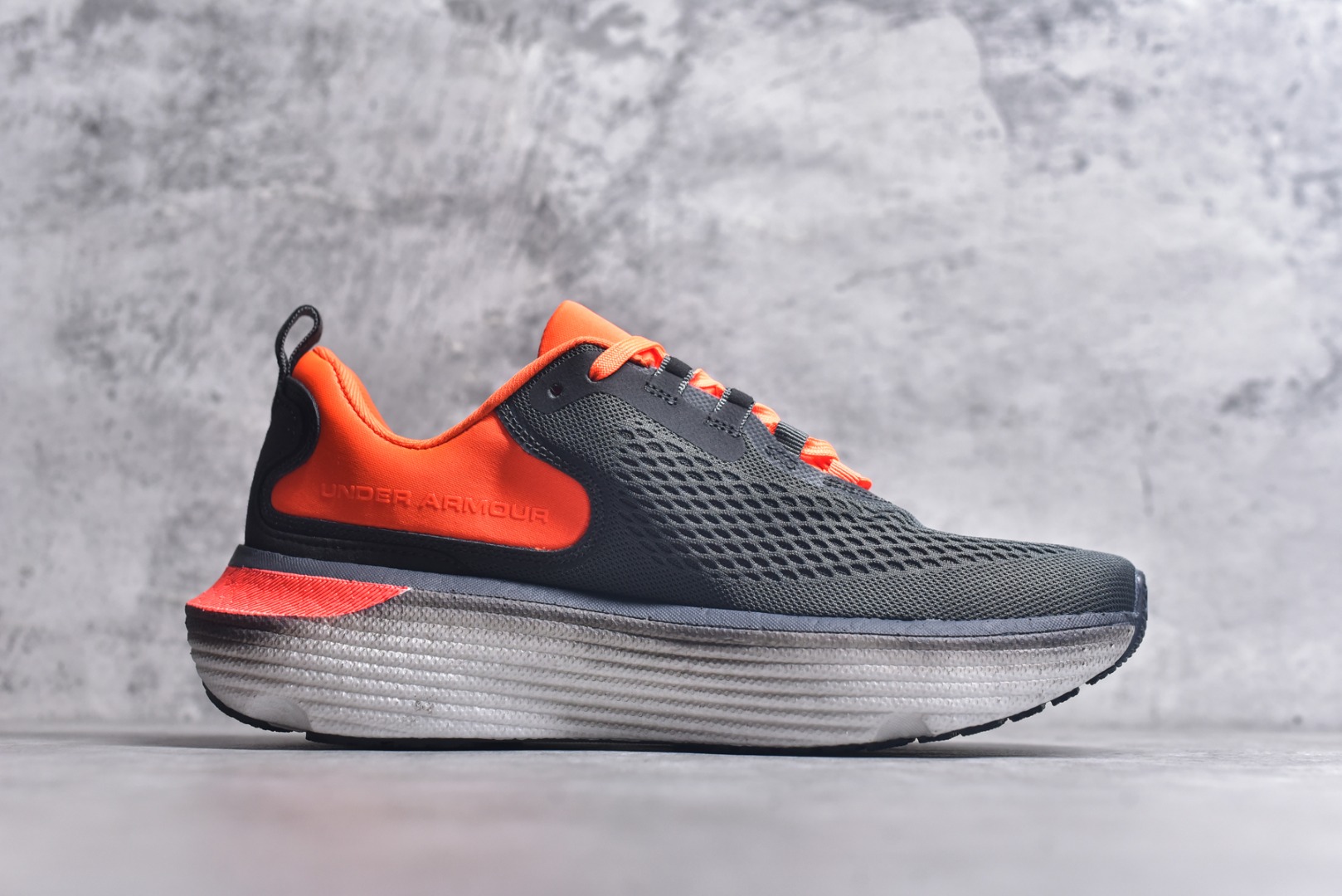 图片[3]-#Under Armour Infinite Elite 2 安德玛舒适防滑耐磨低帮越野短跑跑步鞋 Under Armour成立于1996年，创办者是前马里兰橄榄球明星KevinPlank。在美国，提到Under Armour，必然会想起高端和专业的运动装备，Under Armour 逐渐成为“专业”的代名词。Under Armour在专业运动装备领域达到了一定高度，可以说是专业运动装备的优选。实拍调校N版已经零色差零失真 百分百还原实物色彩所见即所得 不存在货不对板色差等低级问题 选购参考实物拍摄 不混卖不参货 只用心做好货严格选品 承诺混一赔十 尺码：36-45 不含半码-选品中心
