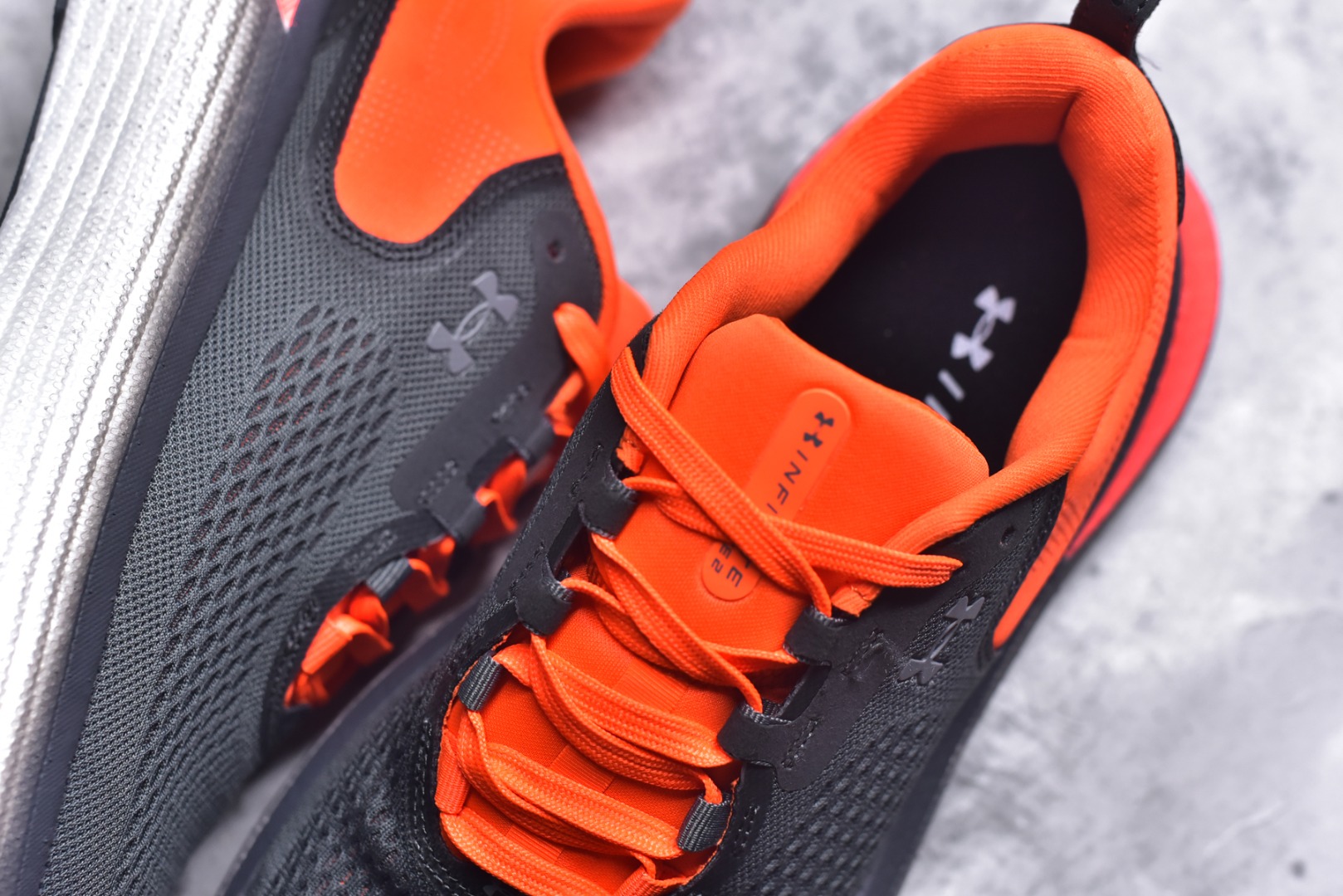 图片[9]-#Under Armour Infinite Elite 2 安德玛舒适防滑耐磨低帮越野短跑跑步鞋 Under Armour成立于1996年，创办者是前马里兰橄榄球明星KevinPlank。在美国，提到Under Armour，必然会想起高端和专业的运动装备，Under Armour 逐渐成为“专业”的代名词。Under Armour在专业运动装备领域达到了一定高度，可以说是专业运动装备的优选。实拍调校N版已经零色差零失真 百分百还原实物色彩所见即所得 不存在货不对板色差等低级问题 选购参考实物拍摄 不混卖不参货 只用心做好货严格选品 承诺混一赔十 尺码：36-45 不含半码-选品中心