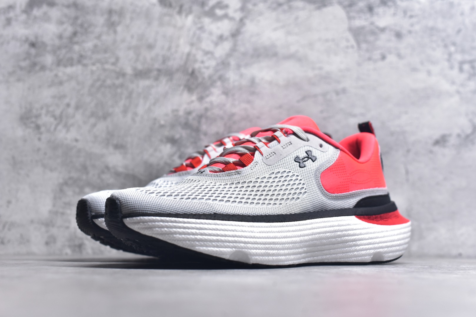 图片[2]-#Under Armour Infinite Elite 2 安德玛舒适防滑耐磨低帮越野短跑跑步鞋 Under Armour成立于1996年，创办者是前马里兰橄榄球明星KevinPlank。在美国，提到Under Armour，必然会想起高端和专业的运动装备，Under Armour 逐渐成为“专业”的代名词。Under Armour在专业运动装备领域达到了一定高度，可以说是专业运动装备的优选。实拍调校N版已经零色差零失真 百分百还原实物色彩所见即所得 不存在货不对板色差等低级问题 选购参考实物拍摄 不混卖不参货 只用心做好货严格选品 承诺混一赔十 尺码：36-45 不含半码-选品中心