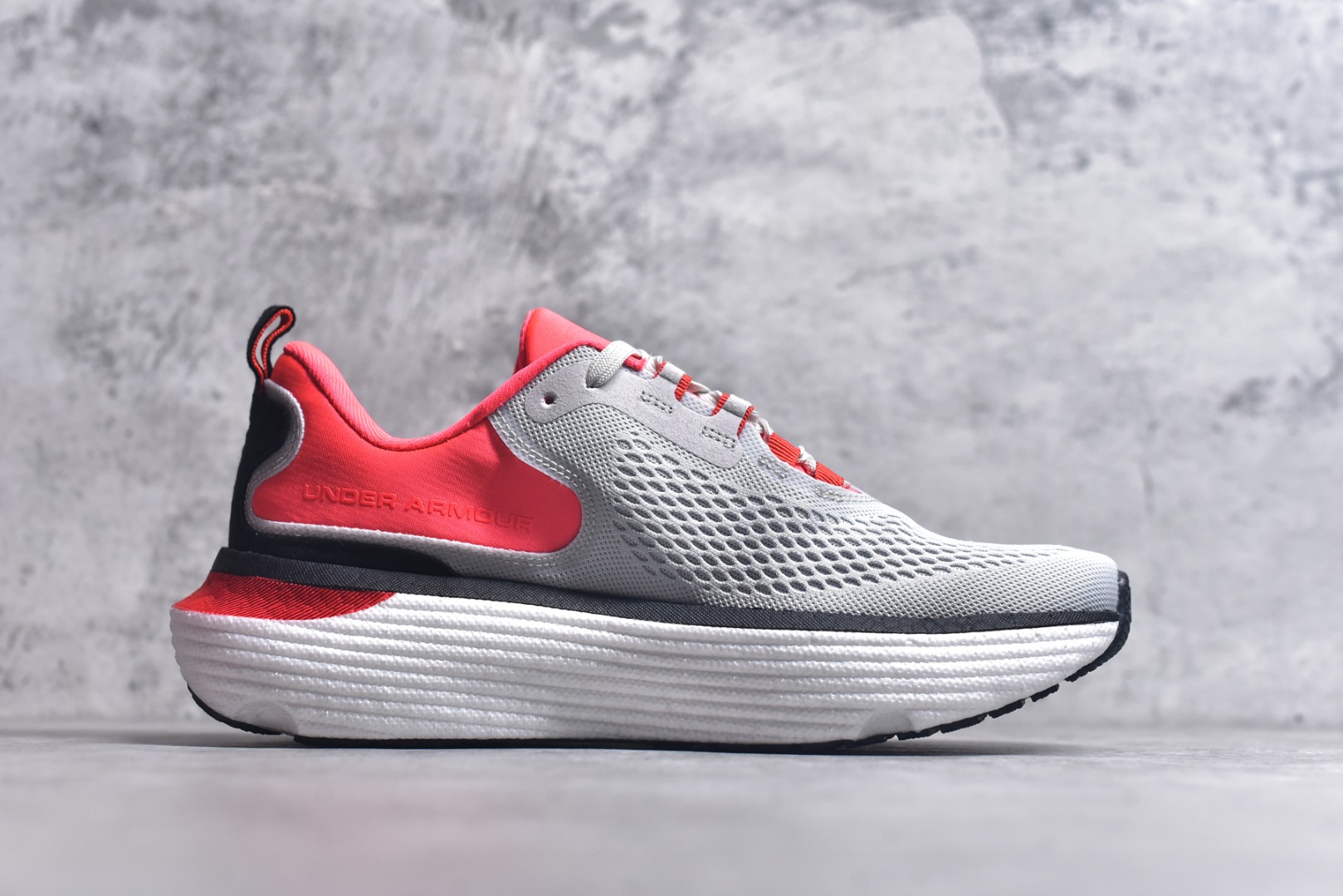 图片[3]-#Under Armour Infinite Elite 2 安德玛舒适防滑耐磨低帮越野短跑跑步鞋 Under Armour成立于1996年，创办者是前马里兰橄榄球明星KevinPlank。在美国，提到Under Armour，必然会想起高端和专业的运动装备，Under Armour 逐渐成为“专业”的代名词。Under Armour在专业运动装备领域达到了一定高度，可以说是专业运动装备的优选。实拍调校N版已经零色差零失真 百分百还原实物色彩所见即所得 不存在货不对板色差等低级问题 选购参考实物拍摄 不混卖不参货 只用心做好货严格选品 承诺混一赔十 尺码：36-45 不含半码-选品中心