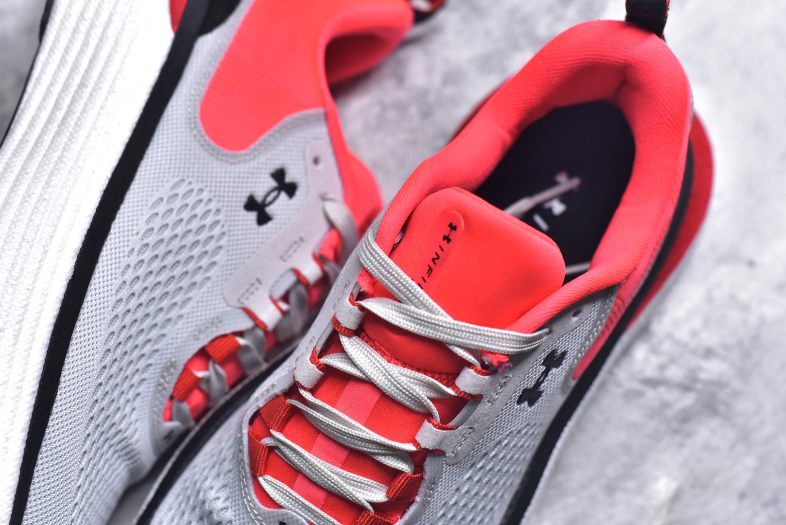 图片[9]-#Under Armour Infinite Elite 2 安德玛舒适防滑耐磨低帮越野短跑跑步鞋 Under Armour成立于1996年，创办者是前马里兰橄榄球明星KevinPlank。在美国，提到Under Armour，必然会想起高端和专业的运动装备，Under Armour 逐渐成为“专业”的代名词。Under Armour在专业运动装备领域达到了一定高度，可以说是专业运动装备的优选。实拍调校N版已经零色差零失真 百分百还原实物色彩所见即所得 不存在货不对板色差等低级问题 选购参考实物拍摄 不混卖不参货 只用心做好货严格选品 承诺混一赔十 尺码：36-45 不含半码-选品中心