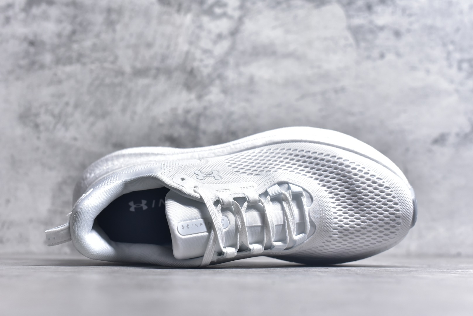 图片[4]-#Under Armour Infinite Elite 2 安德玛舒适防滑耐磨低帮越野短跑跑步鞋 Under Armour成立于1996年，创办者是前马里兰橄榄球明星KevinPlank。在美国，提到Under Armour，必然会想起高端和专业的运动装备，Under Armour 逐渐成为“专业”的代名词。Under Armour在专业运动装备领域达到了一定高度，可以说是专业运动装备的优选。实拍调校N版已经零色差零失真 百分百还原实物色彩所见即所得 不存在货不对板色差等低级问题 选购参考实物拍摄 不混卖不参货 只用心做好货严格选品 承诺混一赔十 尺码：36-45 不含半码-选品中心