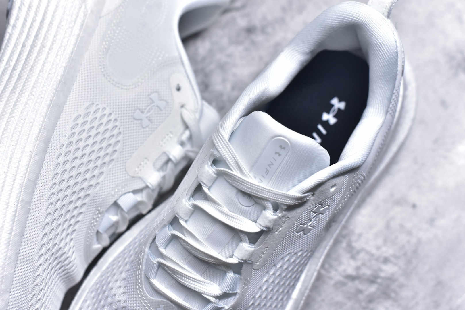 图片[9]-#Under Armour Infinite Elite 2 安德玛舒适防滑耐磨低帮越野短跑跑步鞋 Under Armour成立于1996年，创办者是前马里兰橄榄球明星KevinPlank。在美国，提到Under Armour，必然会想起高端和专业的运动装备，Under Armour 逐渐成为“专业”的代名词。Under Armour在专业运动装备领域达到了一定高度，可以说是专业运动装备的优选。实拍调校N版已经零色差零失真 百分百还原实物色彩所见即所得 不存在货不对板色差等低级问题 选购参考实物拍摄 不混卖不参货 只用心做好货严格选品 承诺混一赔十 尺码：36-45 不含半码-选品中心