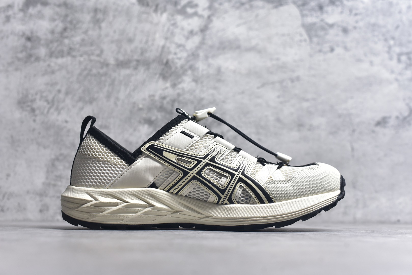 图片[3]-#Asics Gel-Sonoma SE 亚瑟士溯溪鞋涉水鞋洞洞鞋 舒适日常休闲百搭防滑低帮户外徒步舒适随行跑步鞋 无界 路更远 今夏必备 颠覆认知 包裹性超强 脚感非常之舒适 侧面镂空设计 透气性极佳 让微风灌入足底 为沸腾夏日注入清爽能量防滑效果也不错 颜值与性能兼备 各平台实体疯狂种草首选 尺码：35 36 37.5 38 39 40 40.5 41.5 42 42.5 43.5 44 45-选品中心