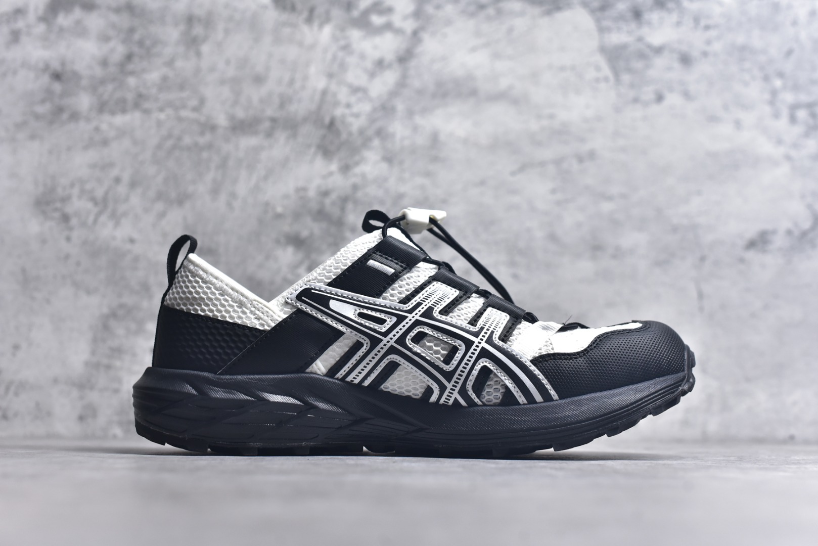 图片[3]-#Asics Gel-Sonoma SE 亚瑟士溯溪鞋涉水鞋洞洞鞋 舒适日常休闲百搭防滑低帮户外徒步舒适随行跑步鞋 无界 路更远 今夏必备 颠覆认知 包裹性超强 脚感非常之舒适 侧面镂空设计 透气性极佳 让微风灌入足底 为沸腾夏日注入清爽能量防滑效果也不错 颜值与性能兼备 各平台实体疯狂种草首选 尺码：35 36 37.5 38 39 40 40.5 41.5 42 42.5 43.5 44 45-选品中心