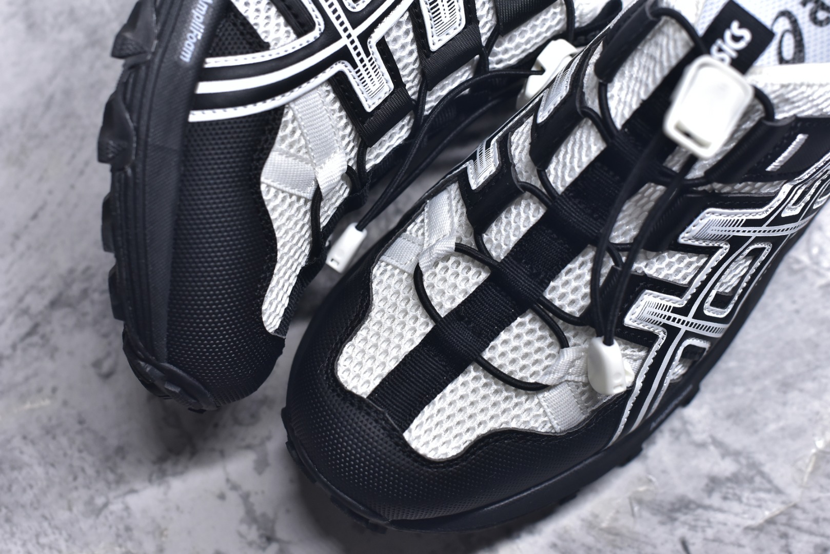 图片[8]-#Asics Gel-Sonoma SE 亚瑟士溯溪鞋涉水鞋洞洞鞋 舒适日常休闲百搭防滑低帮户外徒步舒适随行跑步鞋 无界 路更远 今夏必备 颠覆认知 包裹性超强 脚感非常之舒适 侧面镂空设计 透气性极佳 让微风灌入足底 为沸腾夏日注入清爽能量防滑效果也不错 颜值与性能兼备 各平台实体疯狂种草首选 尺码：35 36 37.5 38 39 40 40.5 41.5 42 42.5 43.5 44 45-选品中心