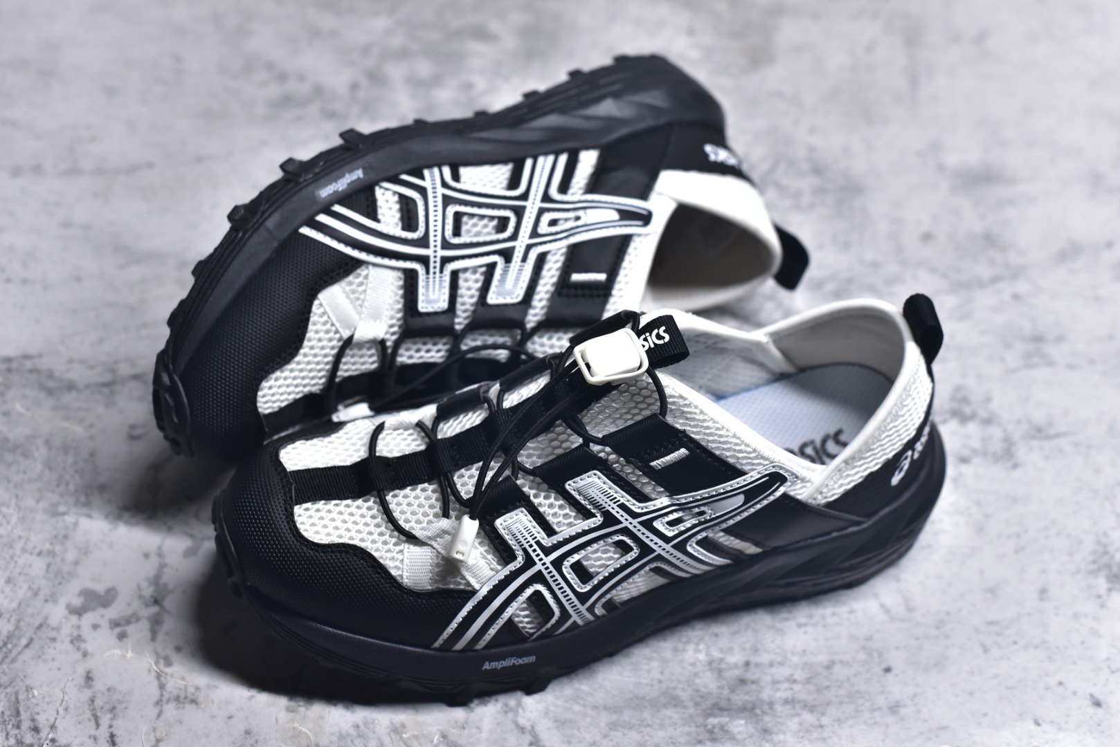 图片[7]-#Asics Gel-Sonoma SE 亚瑟士溯溪鞋涉水鞋洞洞鞋 舒适日常休闲百搭防滑低帮户外徒步舒适随行跑步鞋 无界 路更远 今夏必备 颠覆认知 包裹性超强 脚感非常之舒适 侧面镂空设计 透气性极佳 让微风灌入足底 为沸腾夏日注入清爽能量防滑效果也不错 颜值与性能兼备 各平台实体疯狂种草首选 尺码：35 36 37.5 38 39 40 40.5 41.5 42 42.5 43.5 44 45-选品中心