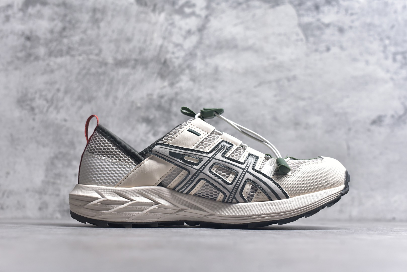 图片[3]-#Asics Gel-Sonoma SE 亚瑟士溯溪鞋涉水鞋洞洞鞋 舒适日常休闲百搭防滑低帮户外徒步舒适随行跑步鞋 无界 路更远 今夏必备 颠覆认知 包裹性超强 脚感非常之舒适 侧面镂空设计 透气性极佳 让微风灌入足底 为沸腾夏日注入清爽能量防滑效果也不错 颜值与性能兼备 各平台实体疯狂种草首选 尺码：35 36 37.5 38 39 40 40.5 41.5 42 42.5 43.5 44 45-选品中心