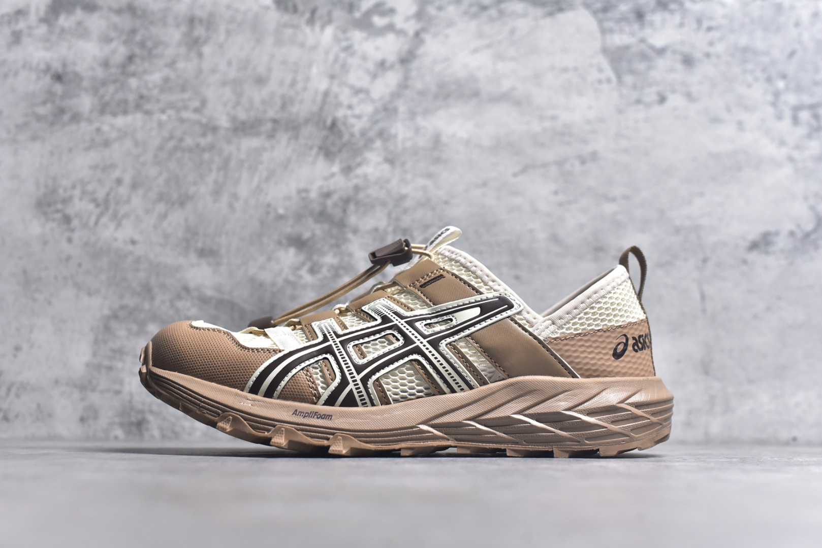 #Asics Gel-Sonoma SE 亚瑟士溯溪鞋涉水鞋洞洞鞋 舒适日常休闲百搭防滑低帮户外徒步舒适随行跑步鞋 无界 路更远 今夏必备 颠覆认知 包裹性超强 脚感非常之舒适 侧面镂空设计 透气性极佳 让微风灌入足底 为沸腾夏日注入清爽能量防滑效果也不错 颜值与性能兼备 各平台实体疯狂种草首选 尺码：35 36 37.5 38 39 40 40.5 41.5 42 42.5 43.5 44 45-选品中心