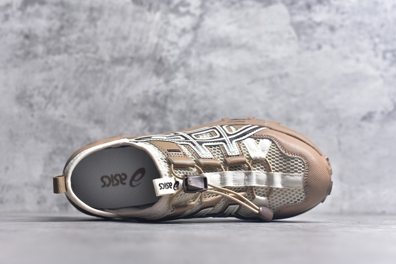 图片[4]-#Asics Gel-Sonoma SE 亚瑟士溯溪鞋涉水鞋洞洞鞋 舒适日常休闲百搭防滑低帮户外徒步舒适随行跑步鞋 无界 路更远 今夏必备 颠覆认知 包裹性超强 脚感非常之舒适 侧面镂空设计 透气性极佳 让微风灌入足底 为沸腾夏日注入清爽能量防滑效果也不错 颜值与性能兼备 各平台实体疯狂种草首选 尺码：35 36 37.5 38 39 40 40.5 41.5 42 42.5 43.5 44 45-选品中心