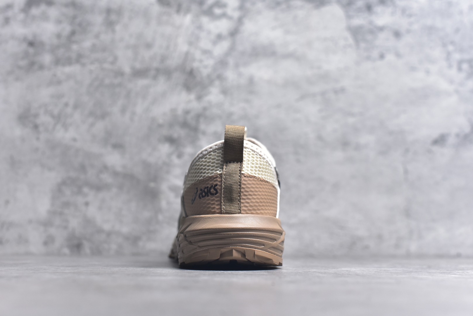 图片[5]-#Asics Gel-Sonoma SE 亚瑟士溯溪鞋涉水鞋洞洞鞋 舒适日常休闲百搭防滑低帮户外徒步舒适随行跑步鞋 无界 路更远 今夏必备 颠覆认知 包裹性超强 脚感非常之舒适 侧面镂空设计 透气性极佳 让微风灌入足底 为沸腾夏日注入清爽能量防滑效果也不错 颜值与性能兼备 各平台实体疯狂种草首选 尺码：35 36 37.5 38 39 40 40.5 41.5 42 42.5 43.5 44 45-选品中心