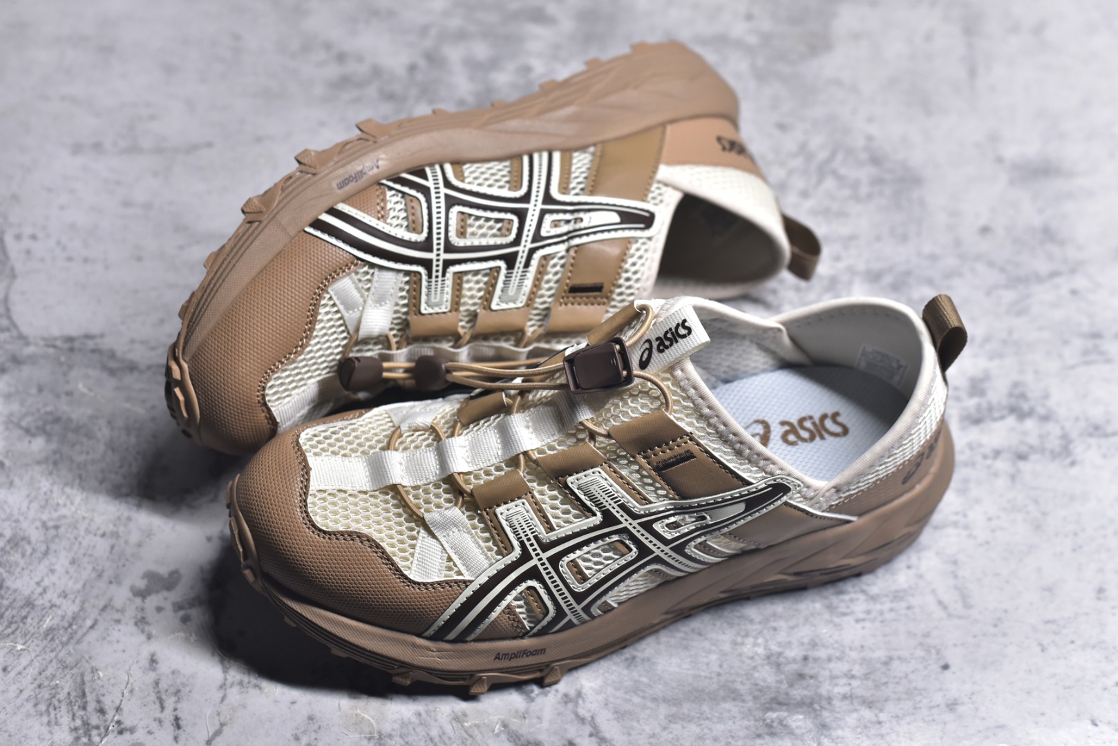 图片[7]-#Asics Gel-Sonoma SE 亚瑟士溯溪鞋涉水鞋洞洞鞋 舒适日常休闲百搭防滑低帮户外徒步舒适随行跑步鞋 无界 路更远 今夏必备 颠覆认知 包裹性超强 脚感非常之舒适 侧面镂空设计 透气性极佳 让微风灌入足底 为沸腾夏日注入清爽能量防滑效果也不错 颜值与性能兼备 各平台实体疯狂种草首选 尺码：35 36 37.5 38 39 40 40.5 41.5 42 42.5 43.5 44 45-选品中心