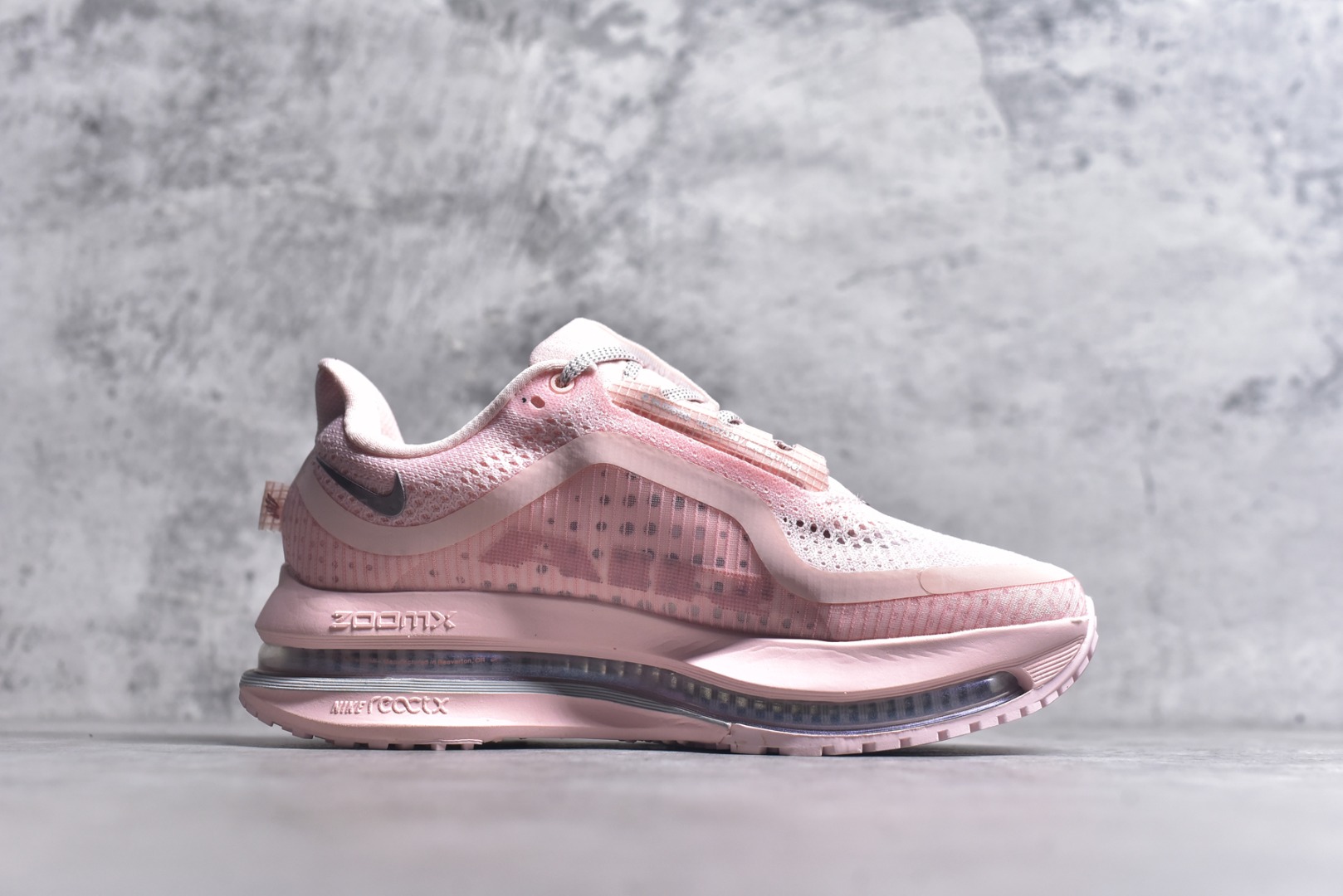 图片[3]-#NK Pegasus Premium 飞马全掌气垫跑步运动鞋 HQ2593-601 气垫的究极进化 NIKE 2025S 新王炸 • 在特有Air科技加持下，耐克带来全新Pegasus Premium。这款跑鞋在传承耐克飞马（Pegasus）系列标志性的缓震功能的同时，将首次搭载耐克的塑型可视化Air Zoom气垫单元。• 塑型Air Zoom气垫单元贴合脚部的自然轮廓，帮助跑者在从后跟到脚趾的过渡中能够有效传递力量，带来一种前所未有的轻盈、顺畅回馈体验。中底采用ZoomX泡绵，后跟则使用ReactX泡绵，为跑者提供稳定流畅的推进感。• 塑型可视化Air Zoom气垫单元和精心配置的泡绵组合，让Pegasus Premium成为耐克飞马系列中颇具能量回馈的鞋款。• 全新Pegasus Premium不仅展示了耐克势头强劲的创新周期，证明了其特有的Air科技的强大实力，更体现了耐克倾听和服务运动员的能力。尺码：36 36.5 37.5 38 38.5 39 40 40.5 41 42 42.5 43 44 44.5 45-选品中心