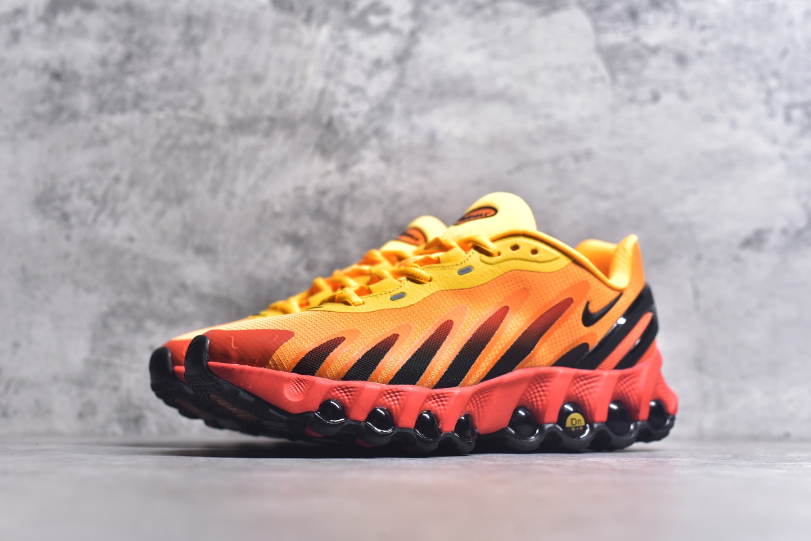 图片[2]-#Nike Air Max Dn8 舒适减震防滑耐磨低帮跑步鞋 男女同款 Nike 旗下 Air Max 家族正式迎来最新成员 Air Max DN8，此鞋款旨在透过 Dynamic Air 技术提升全天穿着体验，当中首次采用了全掌 Dynamic Air 系统，内置两组 Air 气垫，并透过八条互相连通的气管形成持续的气压循环，让每一步都更具弹性与灵活度。 货号：FQ7860-800 尺码：36 37.5 38 39 40 41 42 43 44 45-选品中心