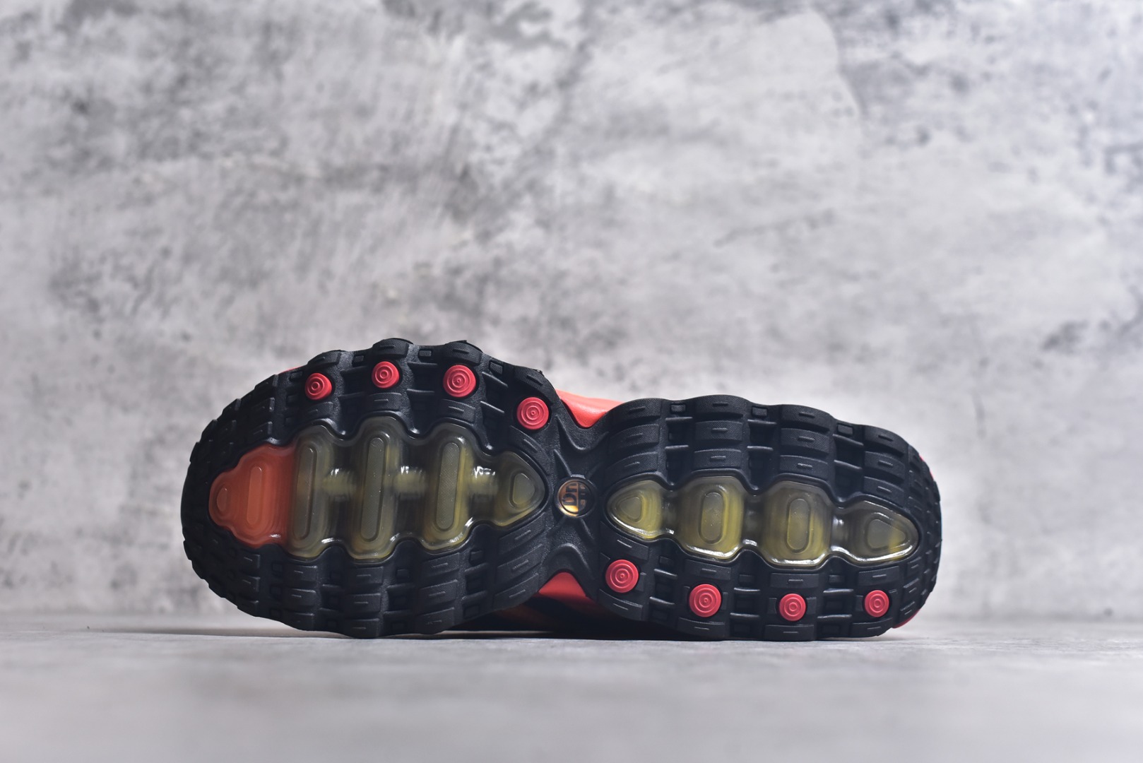 图片[6]-#Nike Air Max Dn8 舒适减震防滑耐磨低帮跑步鞋 男女同款 Nike 旗下 Air Max 家族正式迎来最新成员 Air Max DN8，此鞋款旨在透过 Dynamic Air 技术提升全天穿着体验，当中首次采用了全掌 Dynamic Air 系统，内置两组 Air 气垫，并透过八条互相连通的气管形成持续的气压循环，让每一步都更具弹性与灵活度。 货号：FQ7860-800 尺码：36 37.5 38 39 40 41 42 43 44 45-选品中心